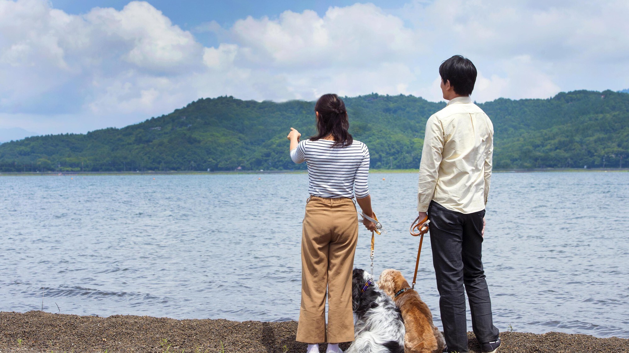 A refreshing walk on the shores of Lake Yamanaka