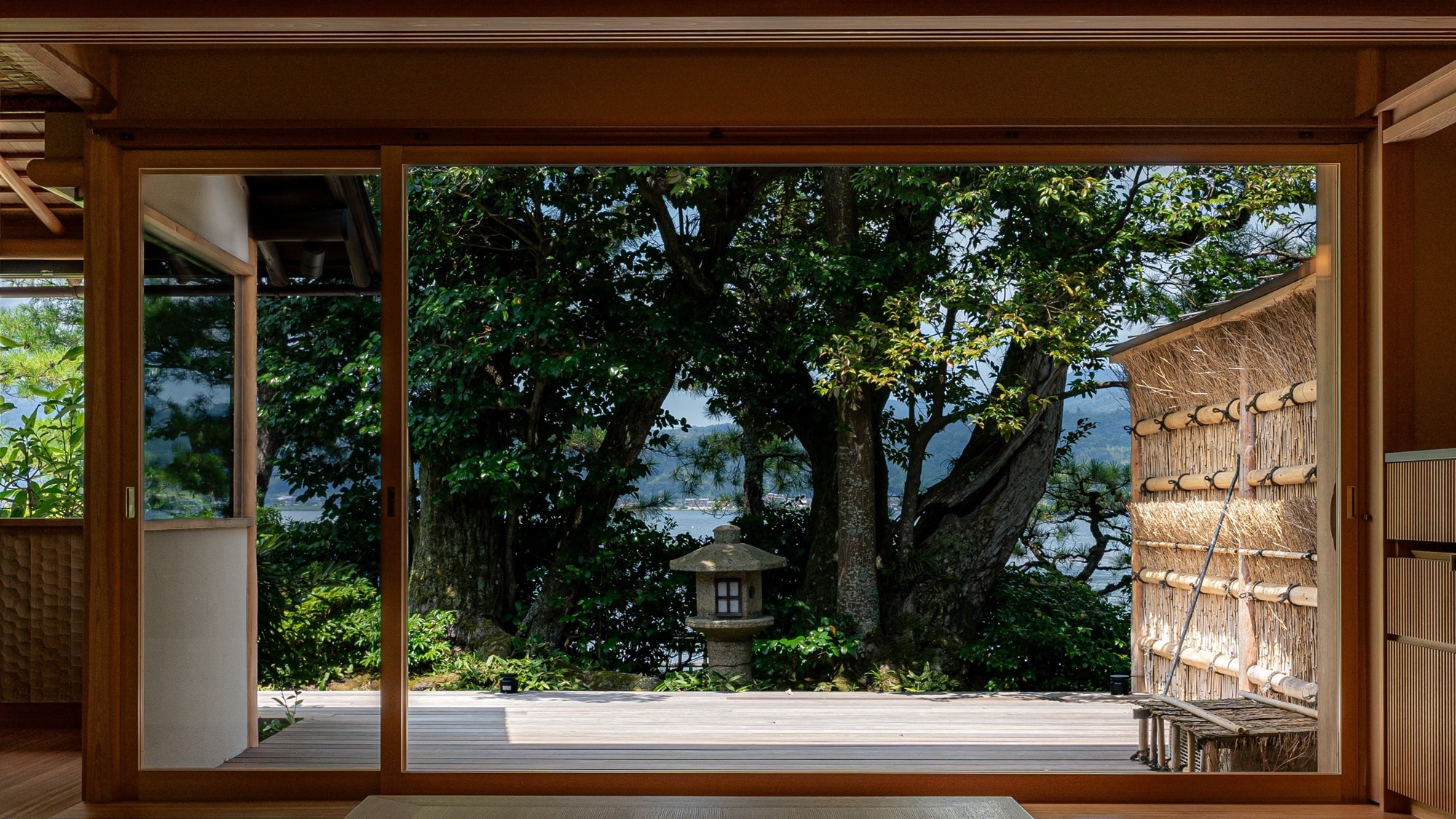 Heavenly Feather Robe (Aso seaside guest room)