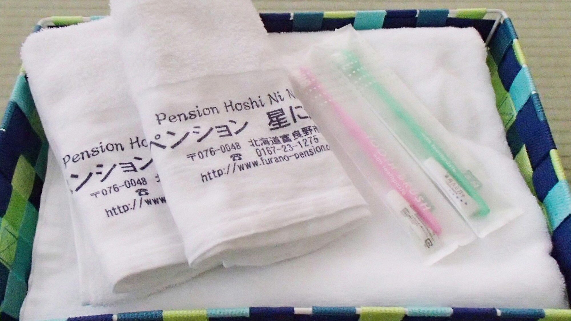 ・ Towels and toothbrush sets are available.