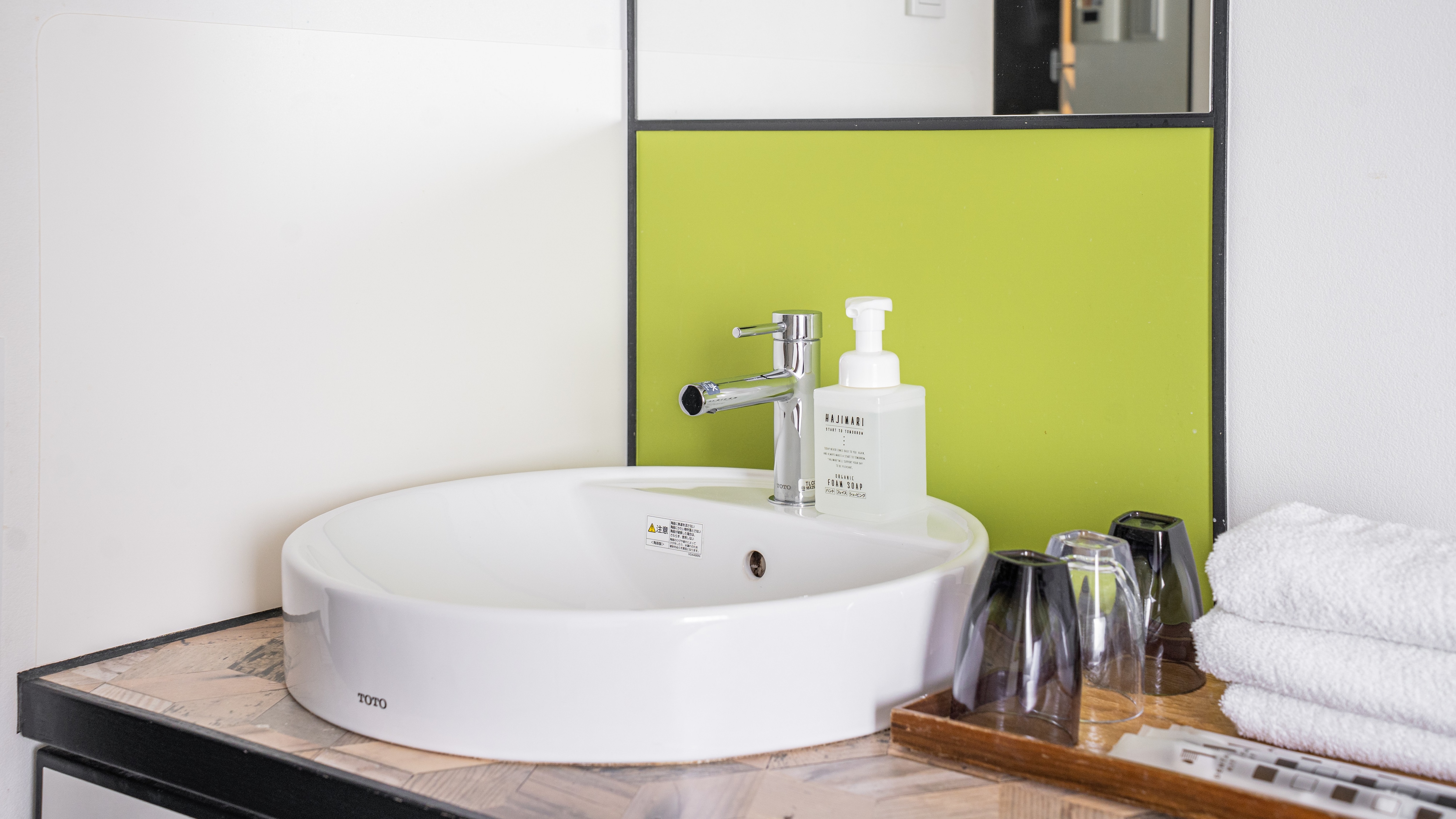 Separate washbasin (in all rooms)