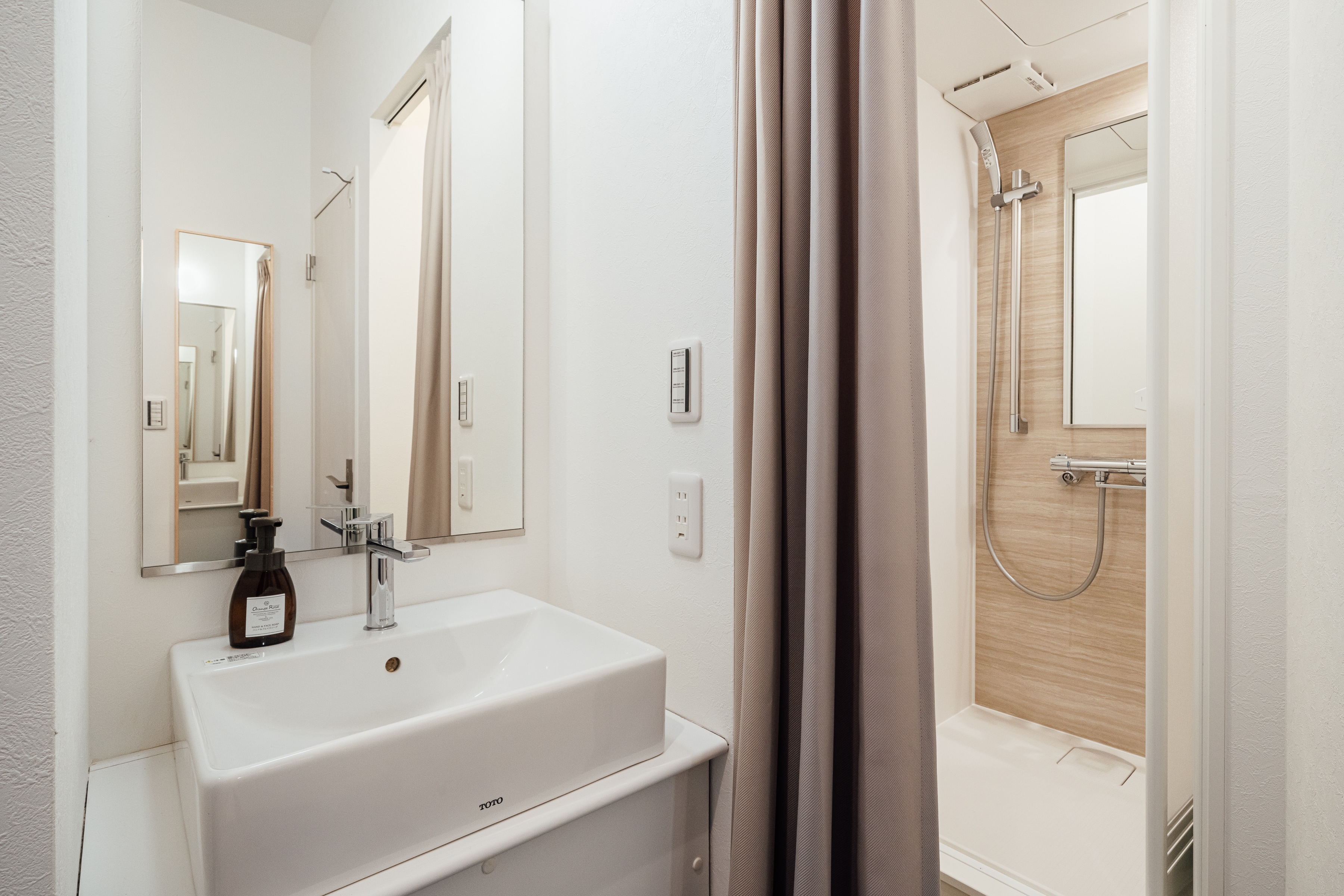 Guest room washbasin