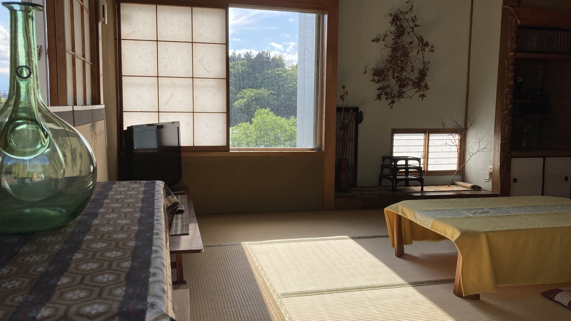 [10 tatami room (7)] View of the Kitakami River from the room