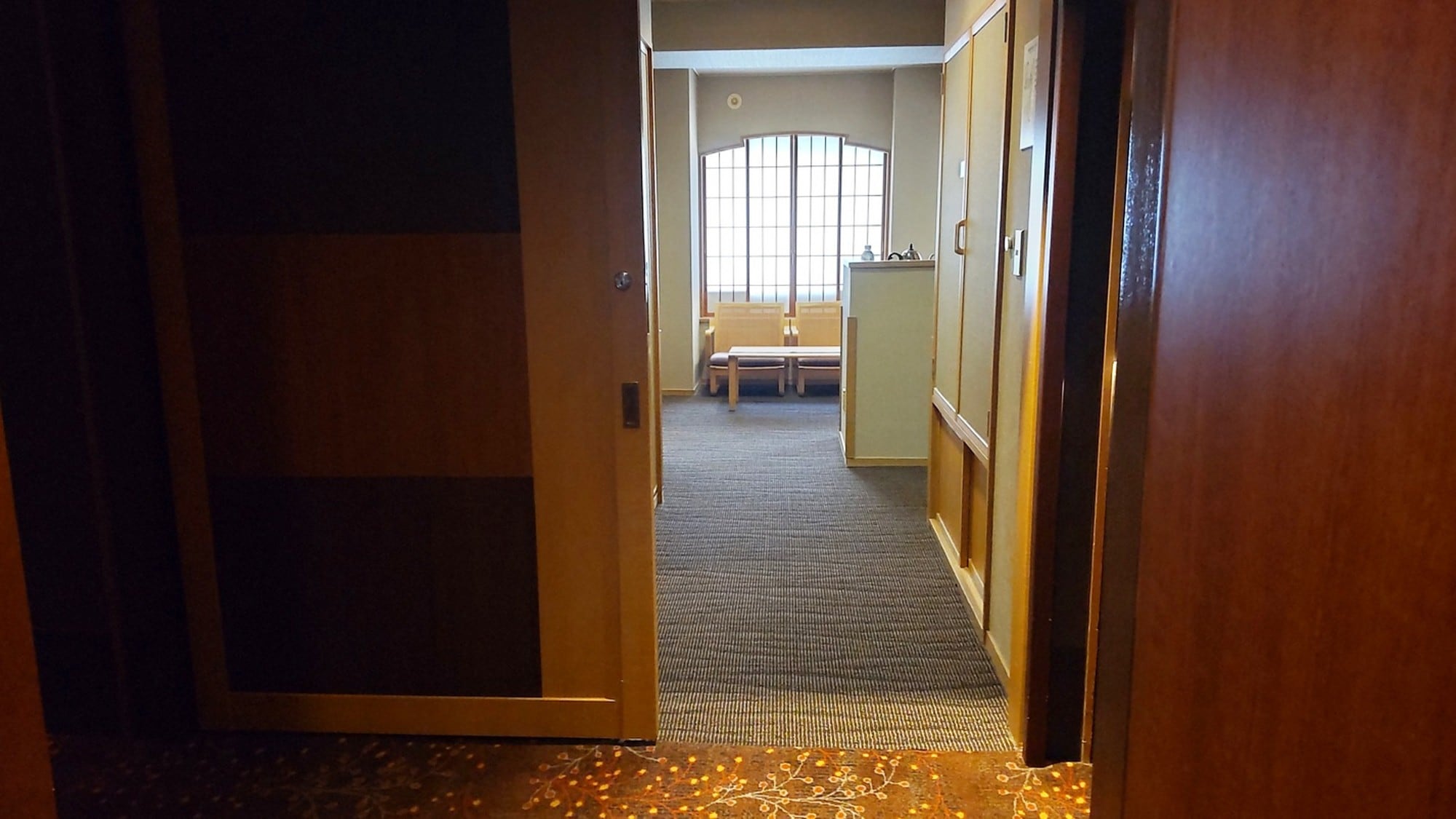 [Bangunan utama/Komorebi] Kamar DX Jepang-Barat/Pintu masuk kamar bertipe pintu geser *Gambar