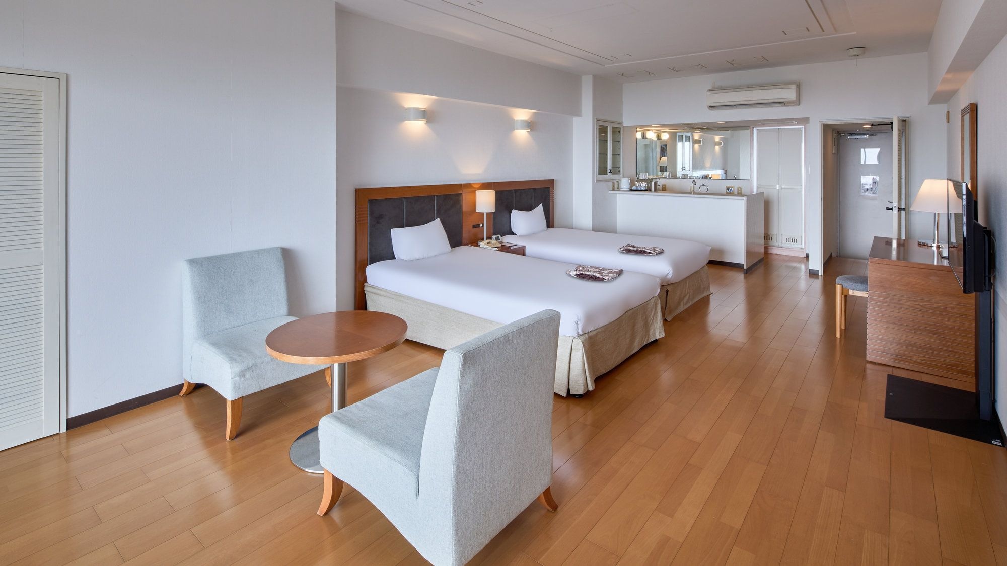 [Superior Twin Room / Western Style] A spacious layout that offers a sense of openness from every angle. Create unforgettable resort stays.
