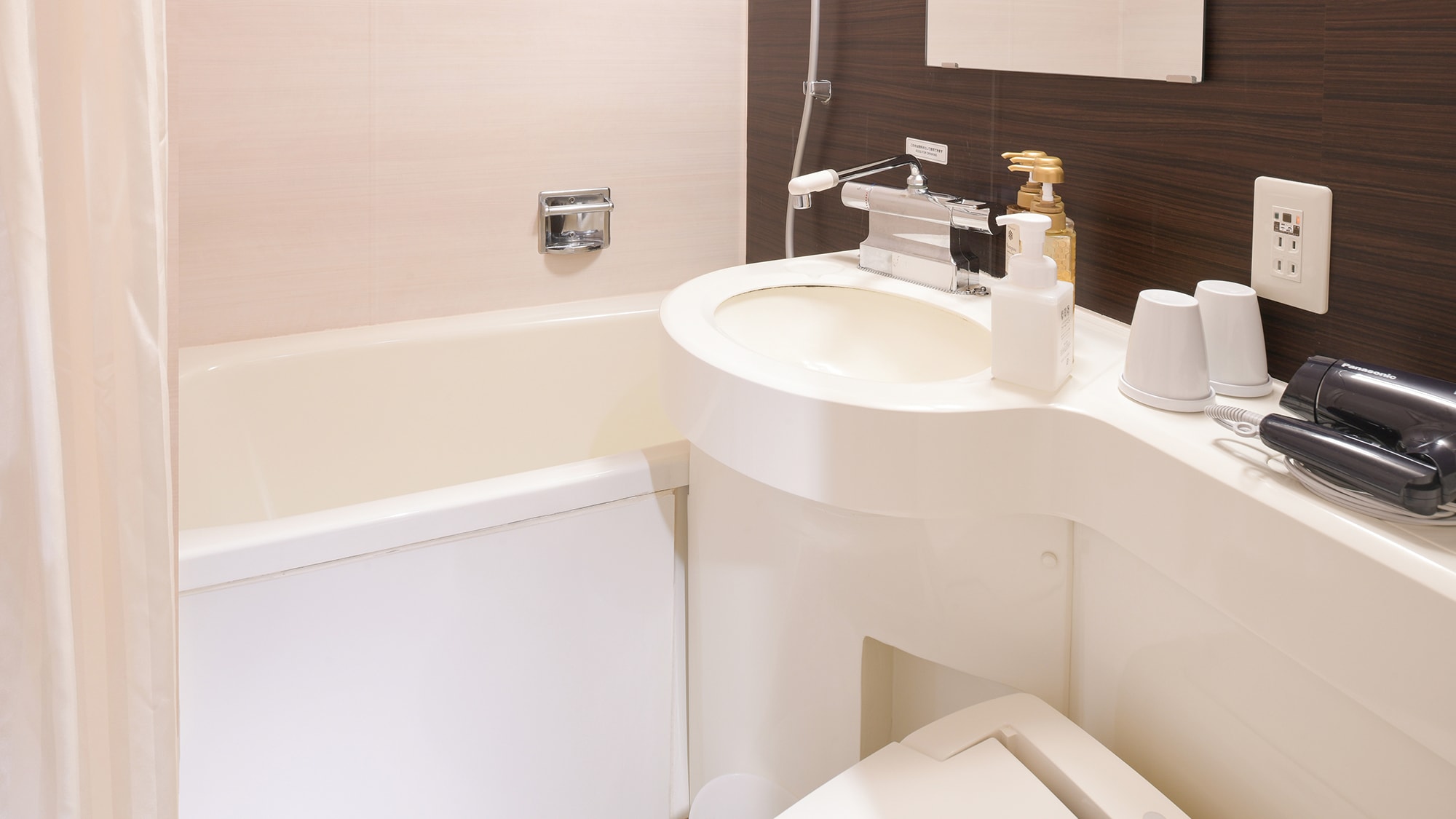 [Double room unit bath] POLA amenities are available