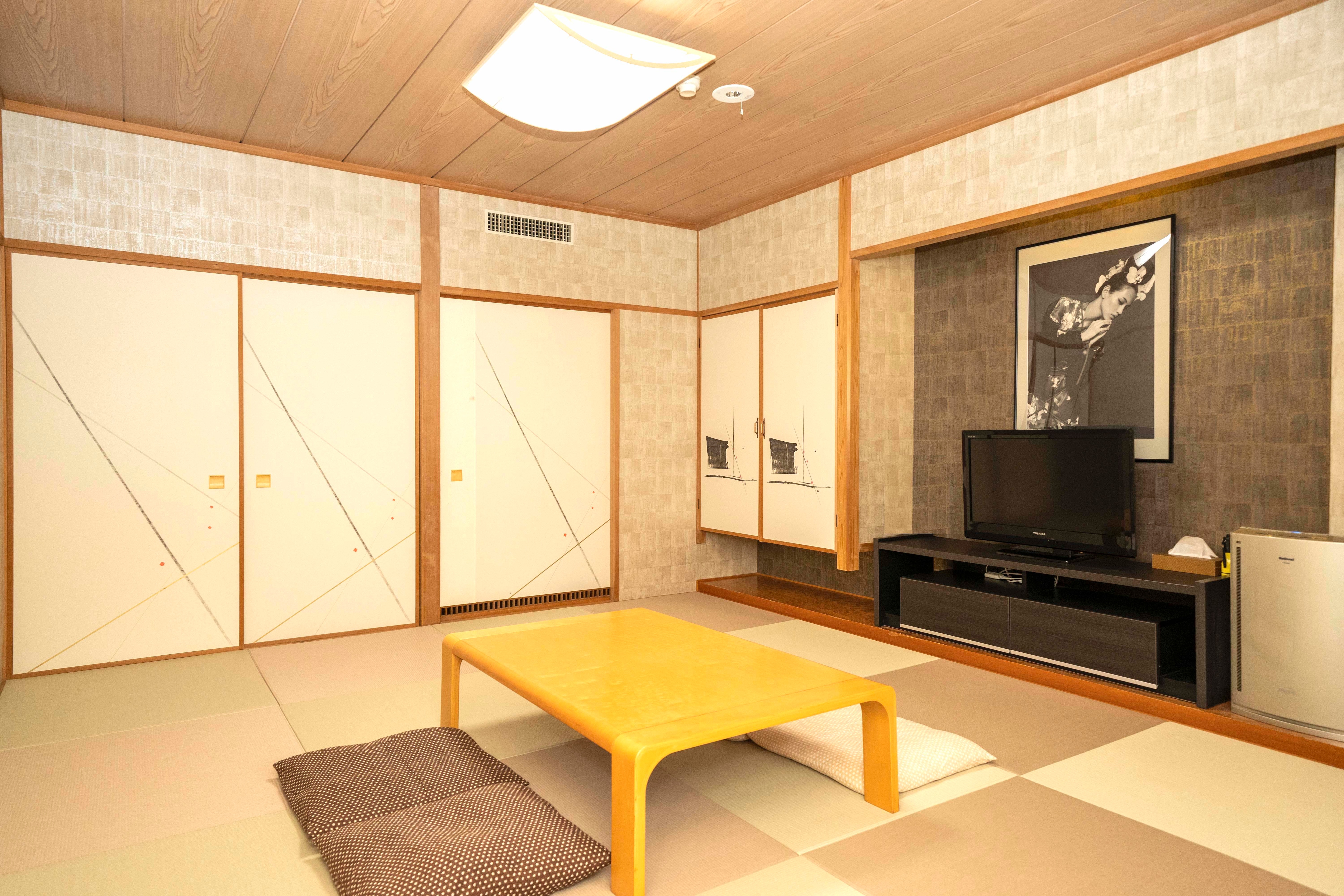 Japanese-style room