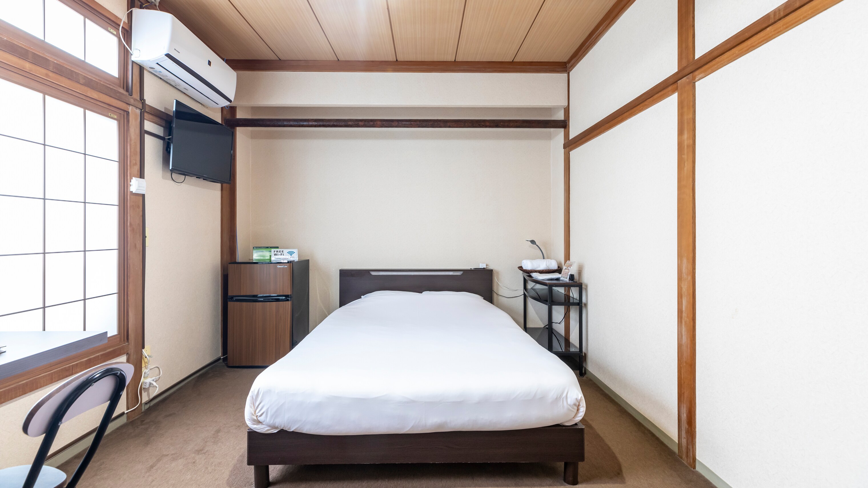 [Non-smoking] Double room (no bath or toilet)