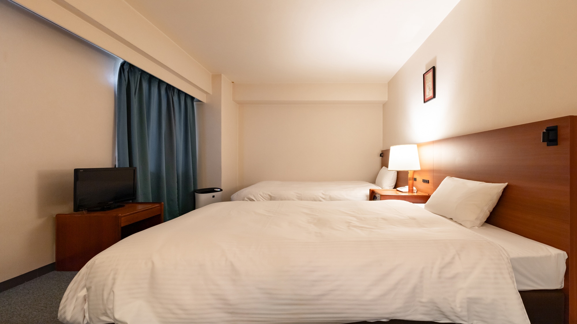 Twin room (semi-double bed x 2)