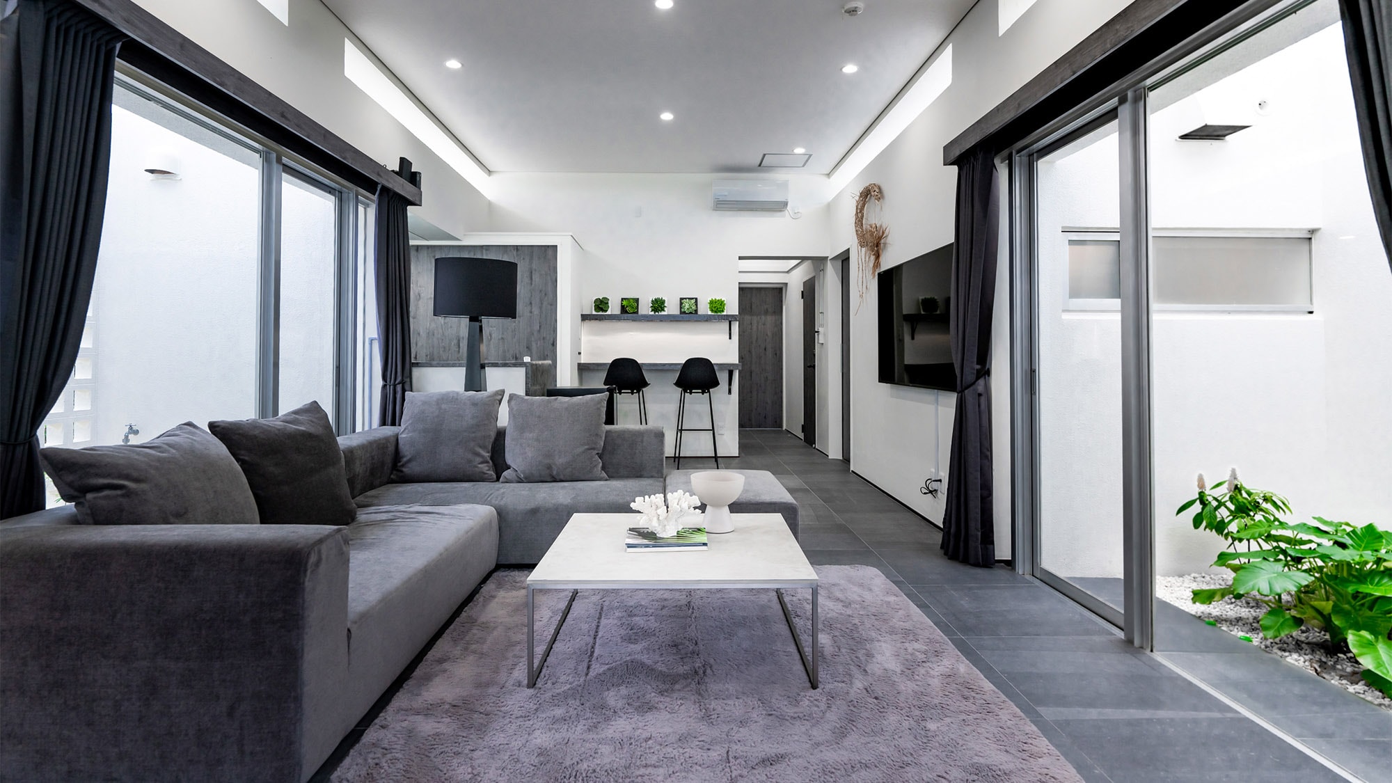 [Pool Villa] Living room: Can accommodate up to 4 adults (up to 3 children under 6 can sleep in the same room for free)