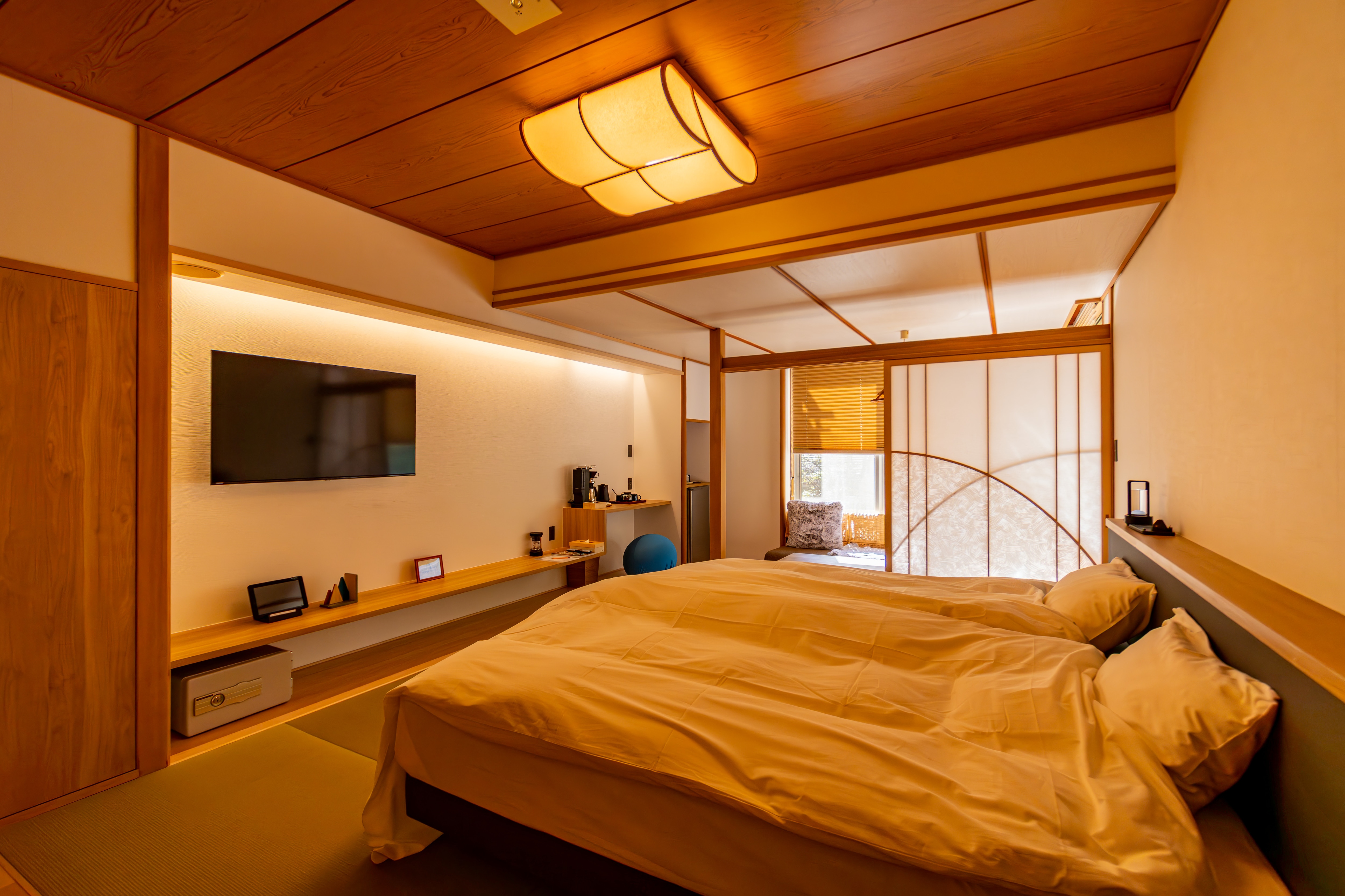 ■ Japanese-style room with king bed (10 tatami mats, 3rd floor non-smoking) Active Type R