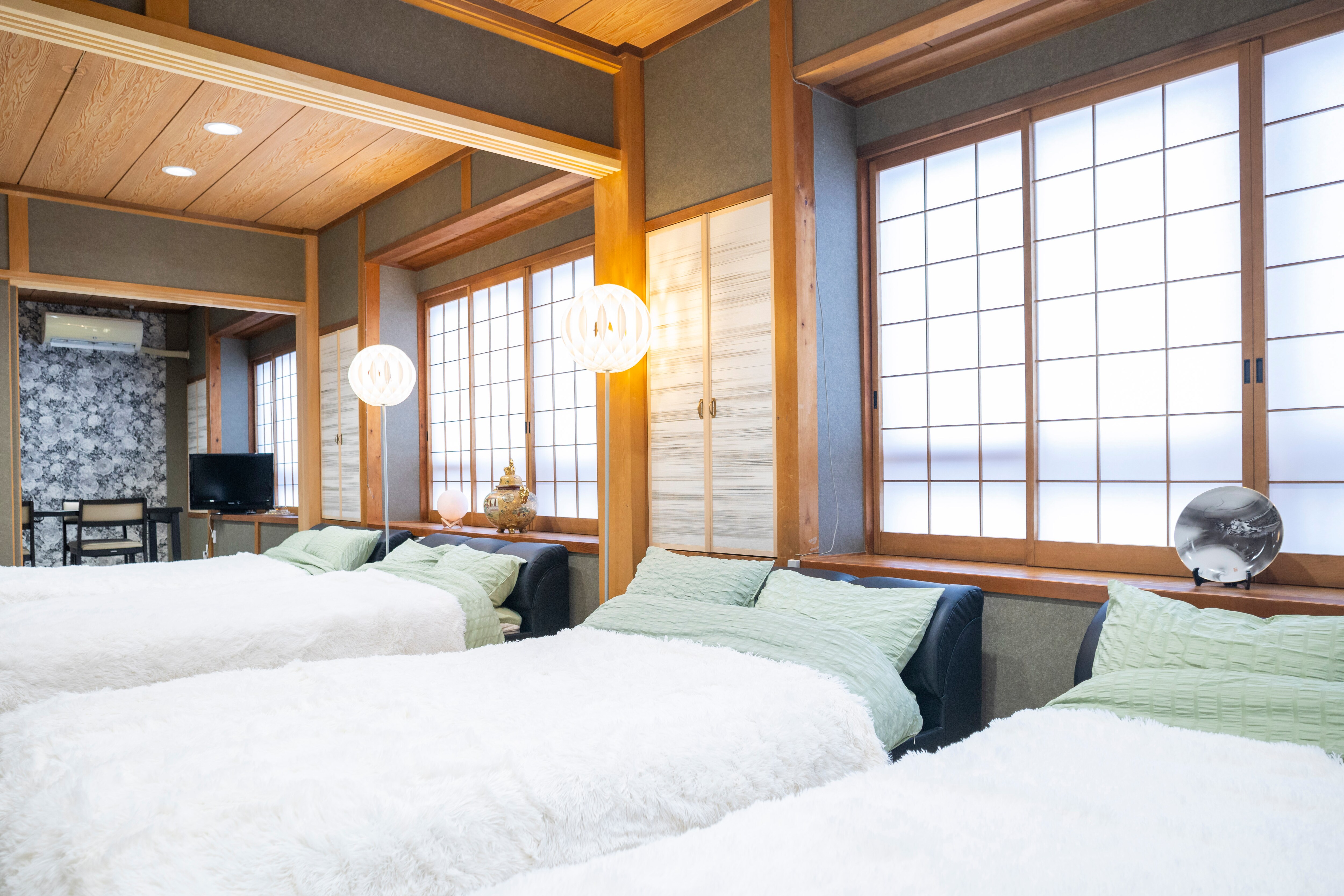 Japanese-Western style room for 4