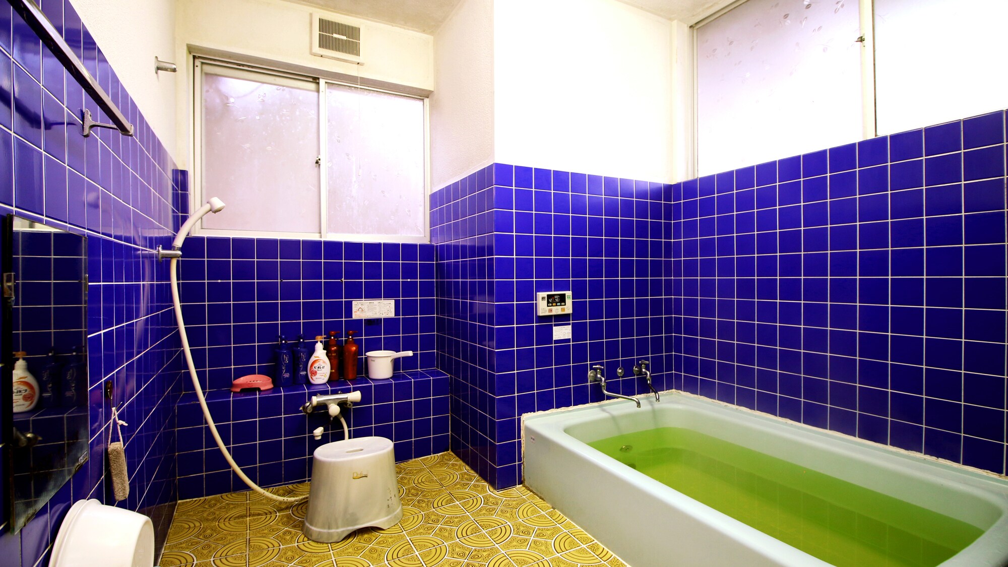 There are two private baths. There are also special bath salts to heal your tiredness as much as possible ... 02