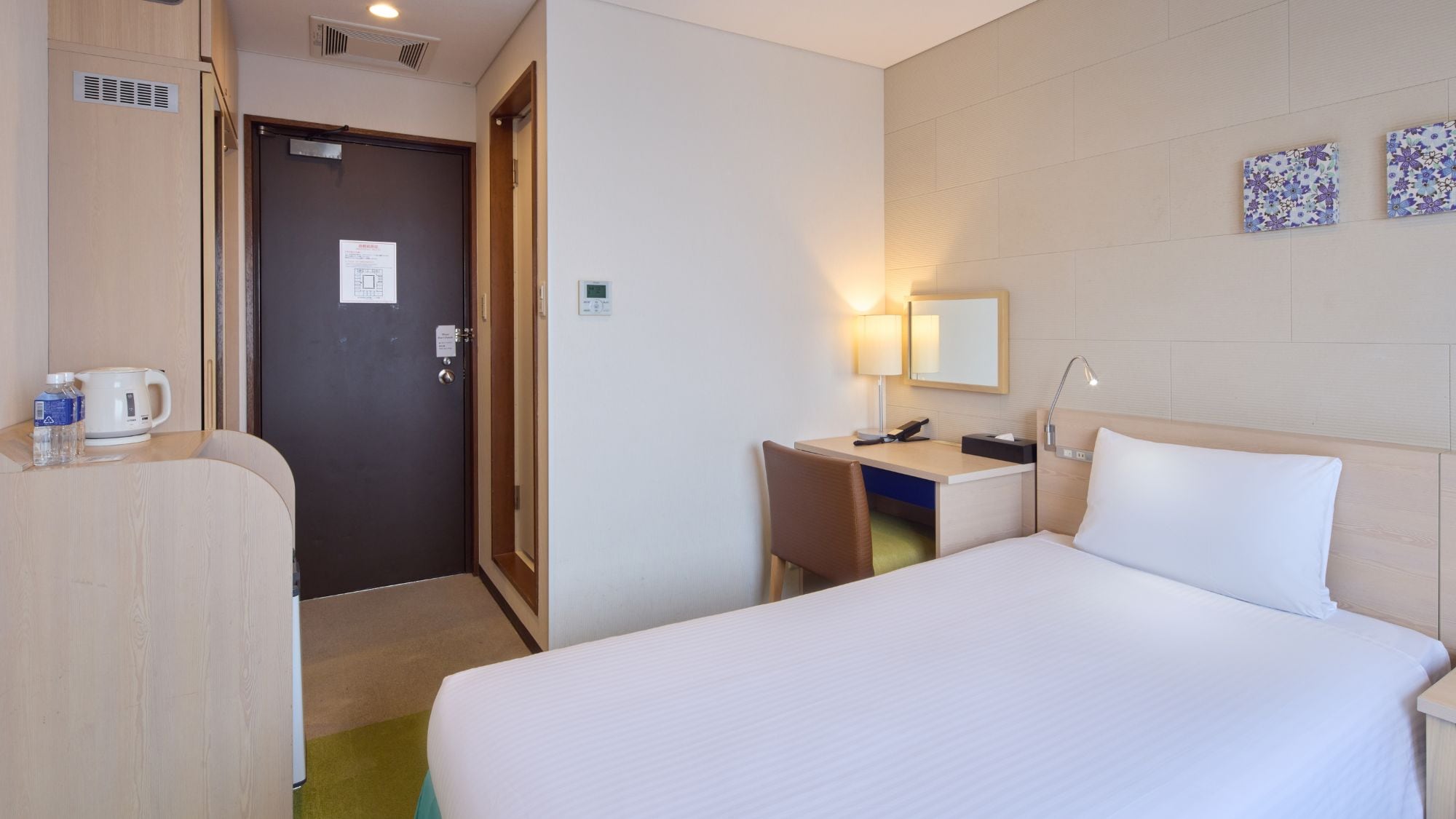 [Menara Utama] Kamar Twin Kompak Ideal untuk 1-2 orang. Sederhana dan mudah digunakan.