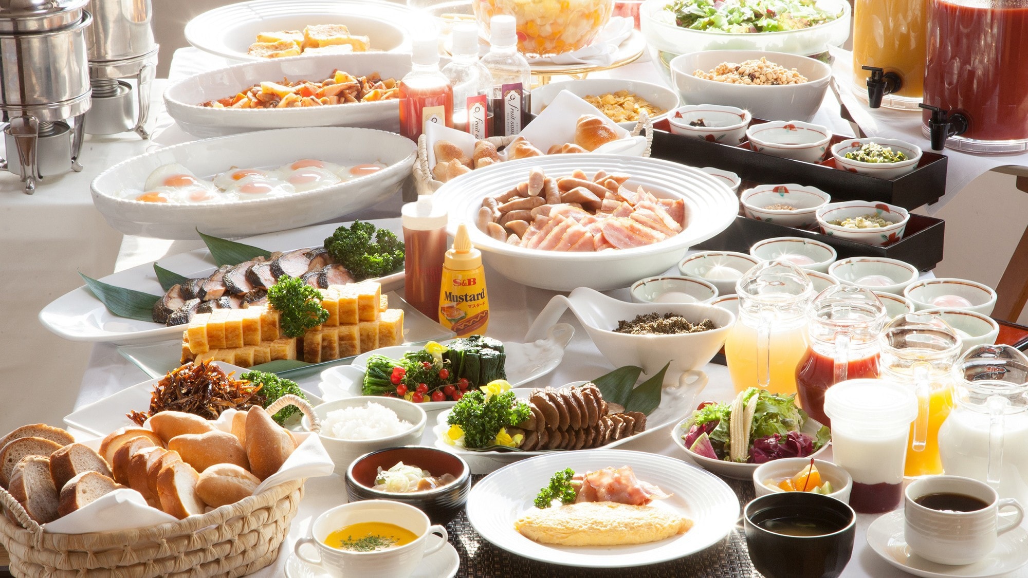 [Breakfast Buffet] We have a wide variety of menus, from Western dishes unique to hotels to Japanese dishes that take advantage of the taste of Akita.