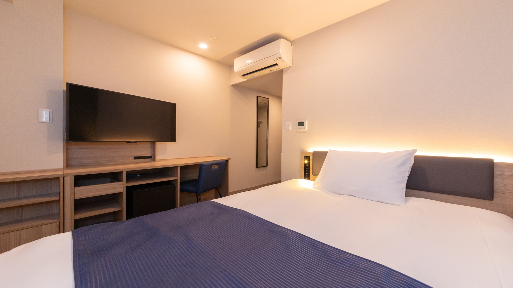 セミダブルベッドで広々快適に