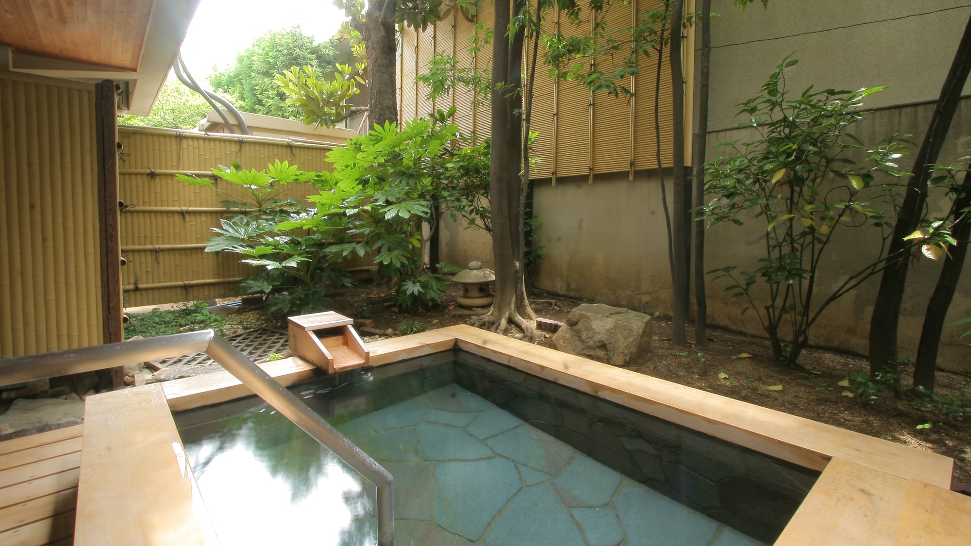 Open-air bath (women's bath)