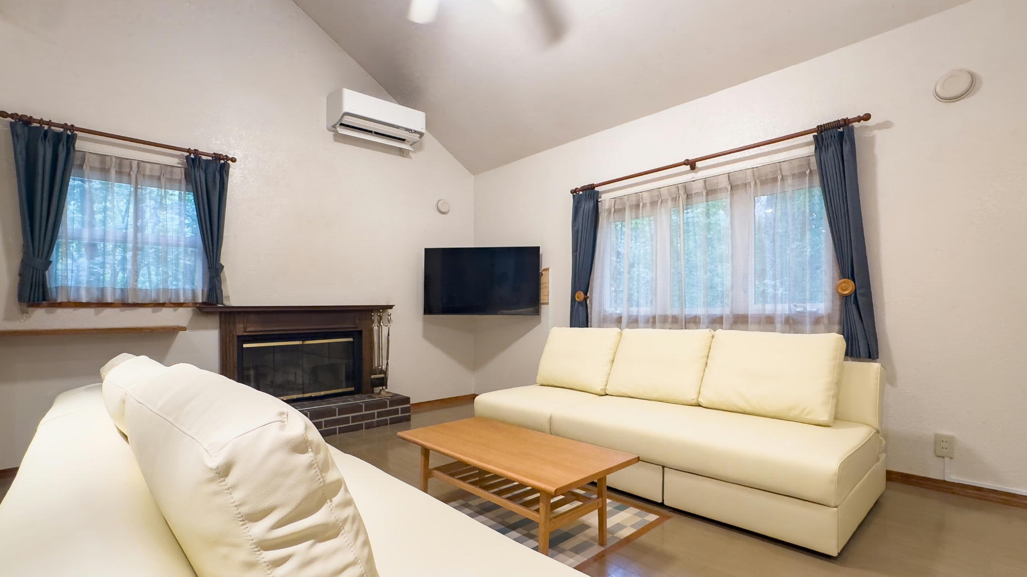 [Rental Villa with Hot Spring] W Type Living Room