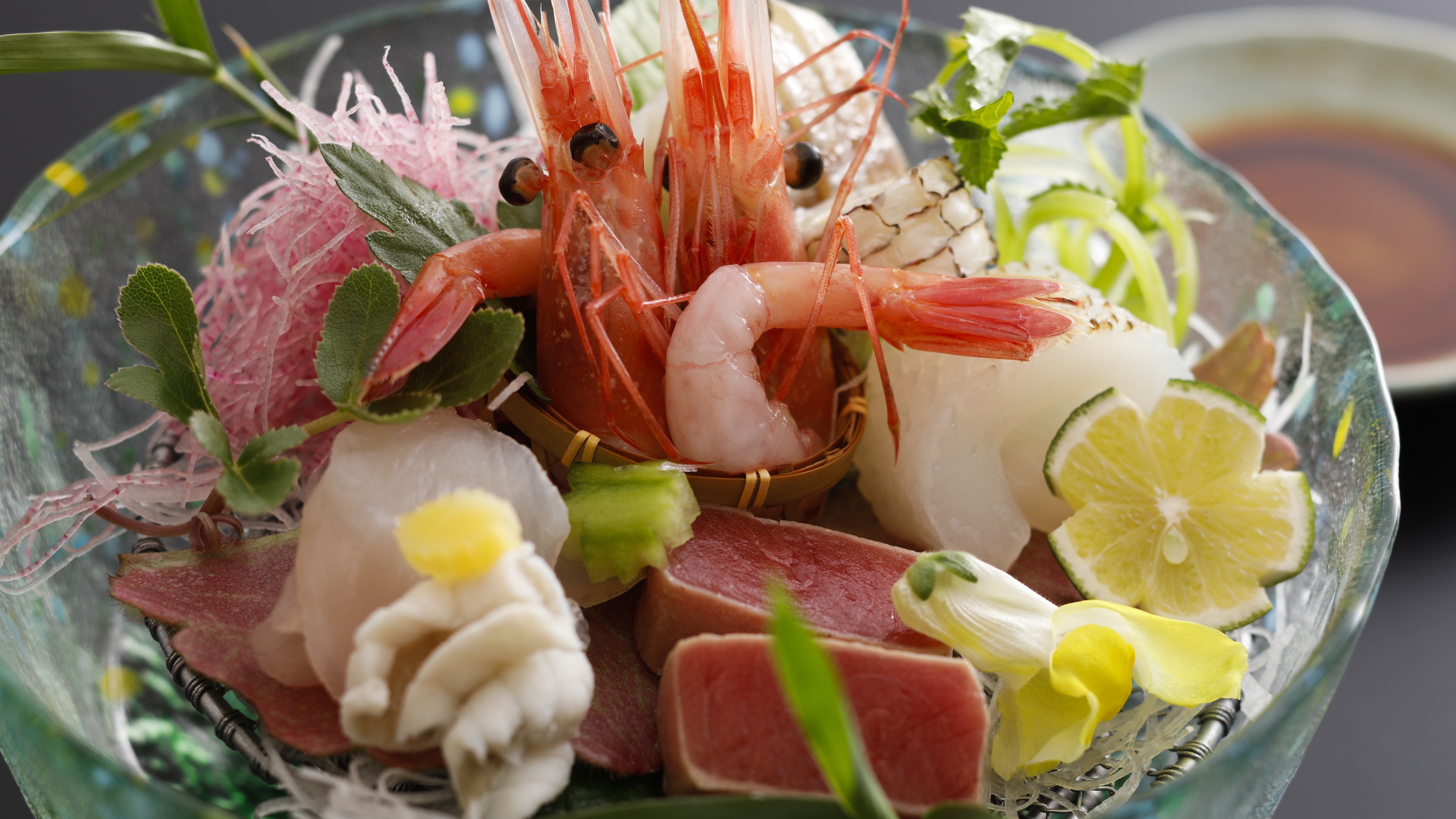 [夏季/美食] 與鱸魚、比目魚、劍魚、白魷魚、甜蝦等5種生魚片一起享用海鮮！