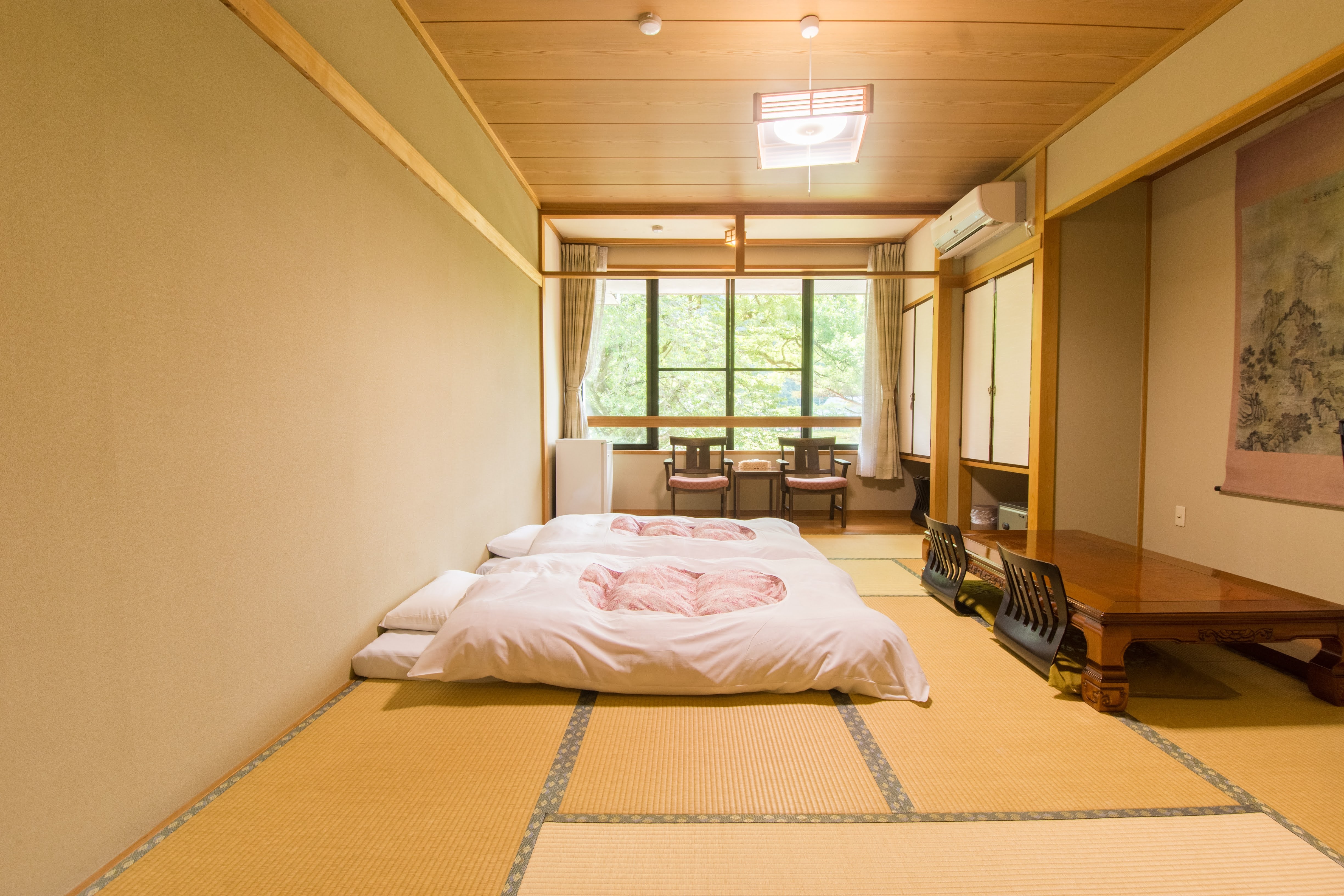 A 10-tatami Japanese-style room with a lovely river view