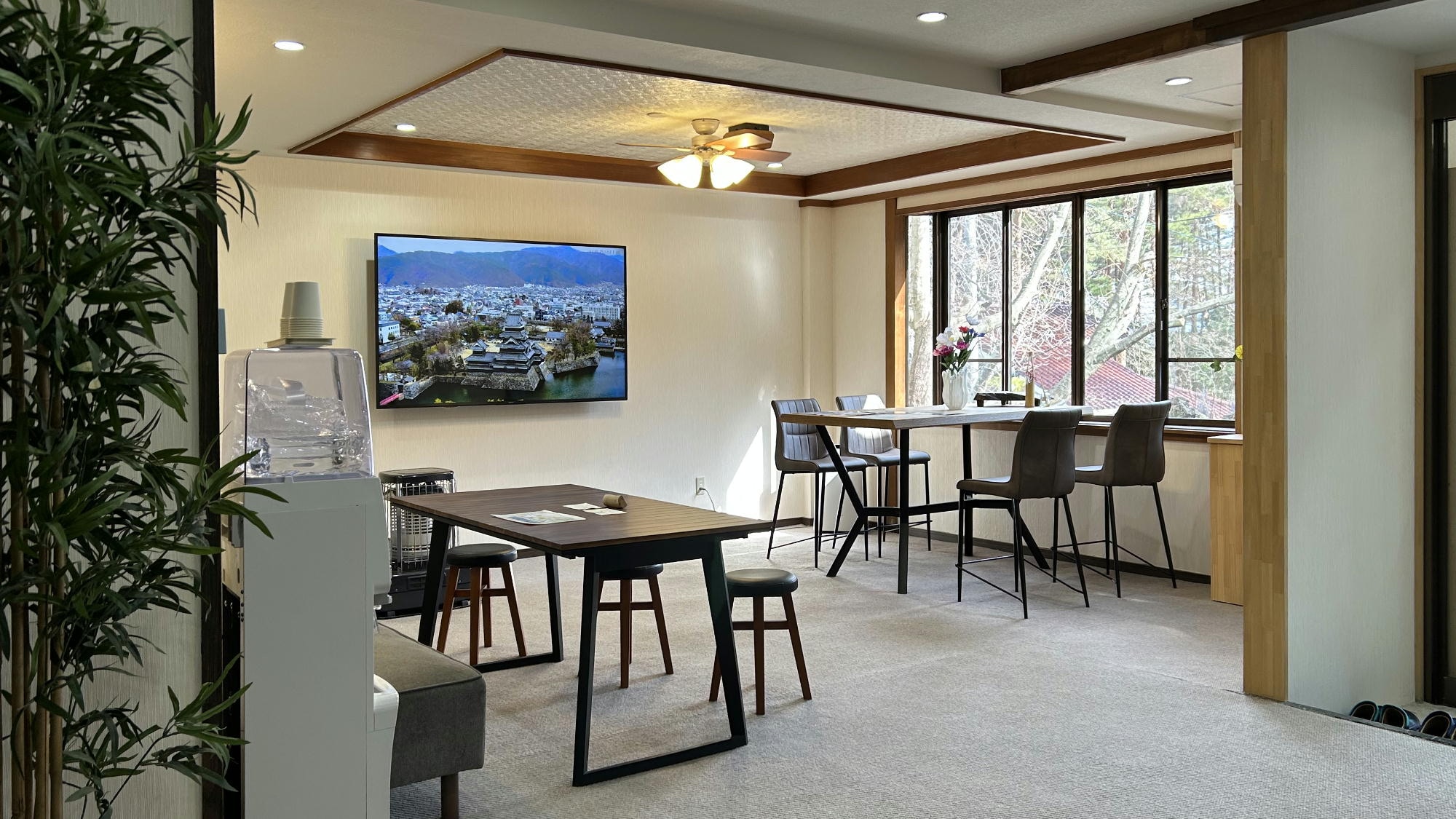 [別處] 別館是位於主樓旁的日式建築，內設每間客房專用的露天浴池。