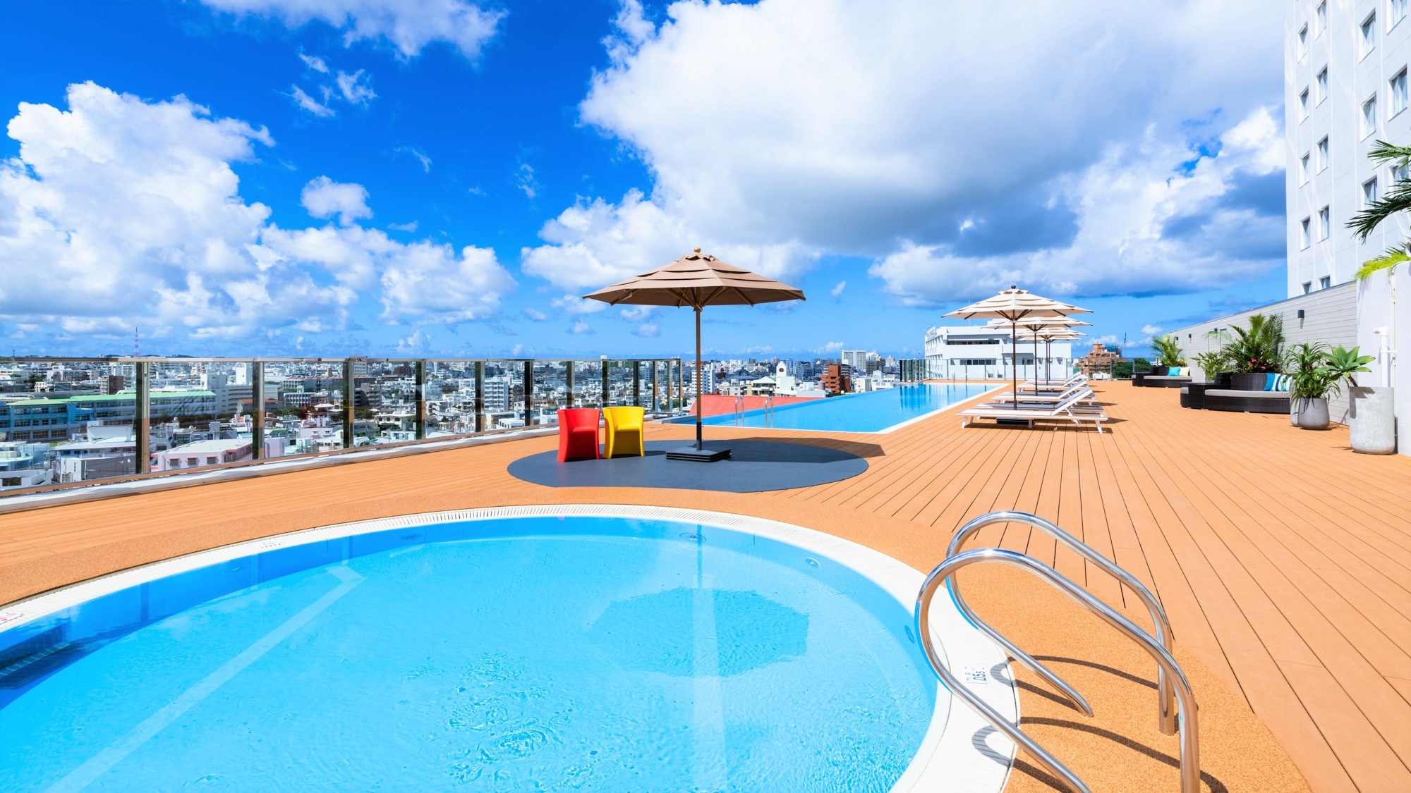 [Infinity pool] We also have a kids pool.