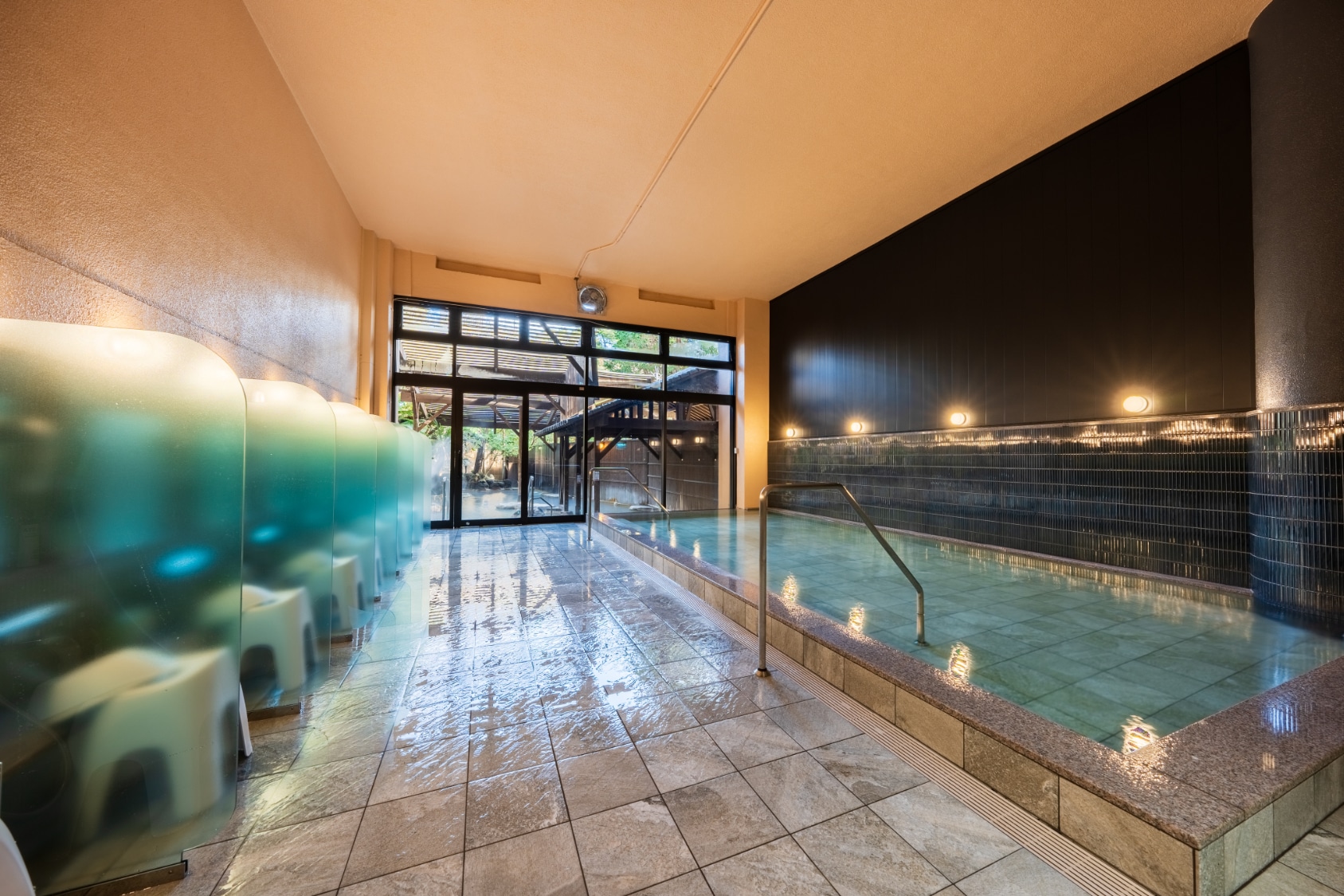 Women's indoor bath