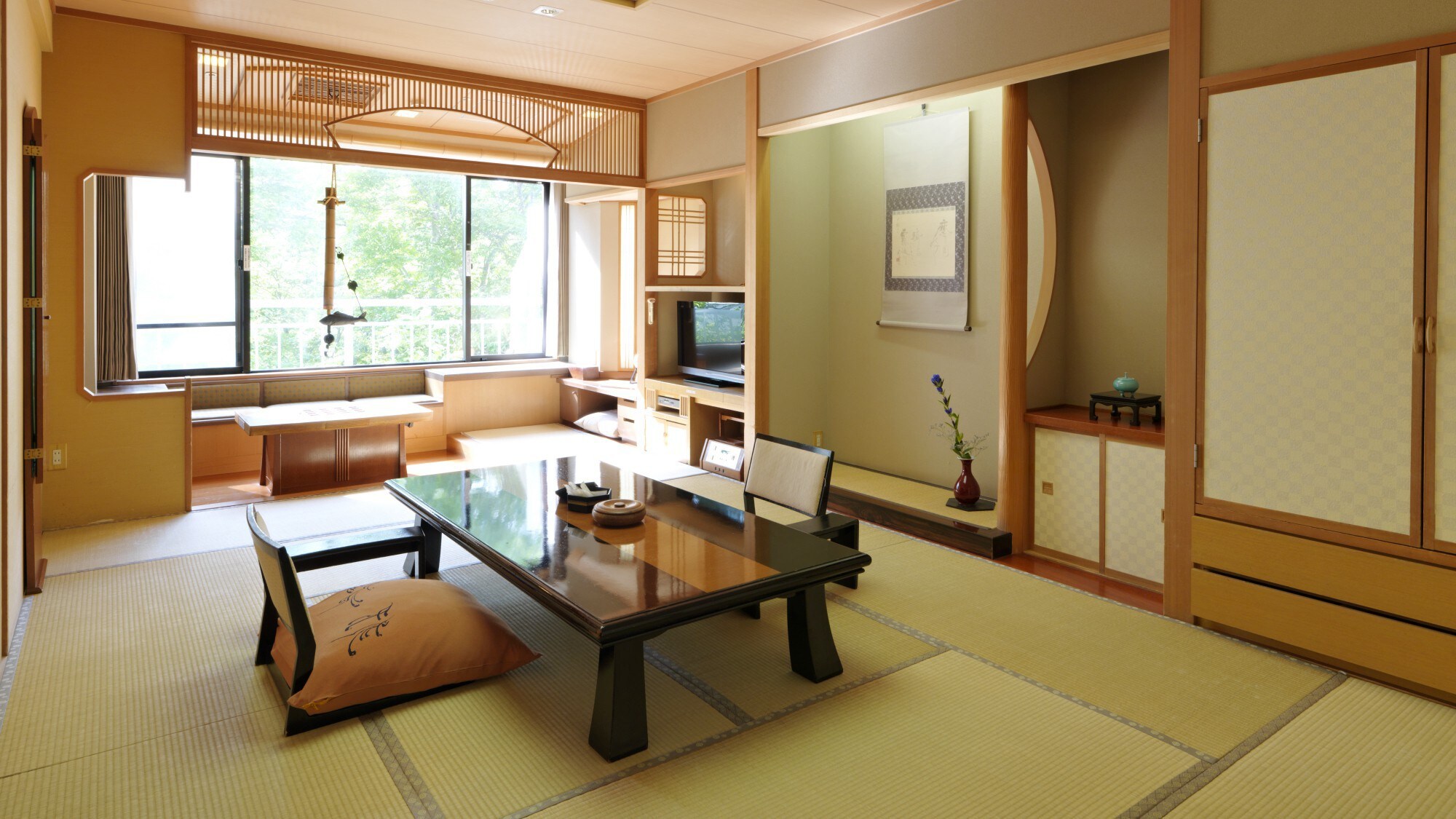 [Main building/Shiori] Japanese-style room 12 tatami mats/A modern atmosphere with the taste of a stylish Western-style building from the Taisho era even within the Japanese interior *Image