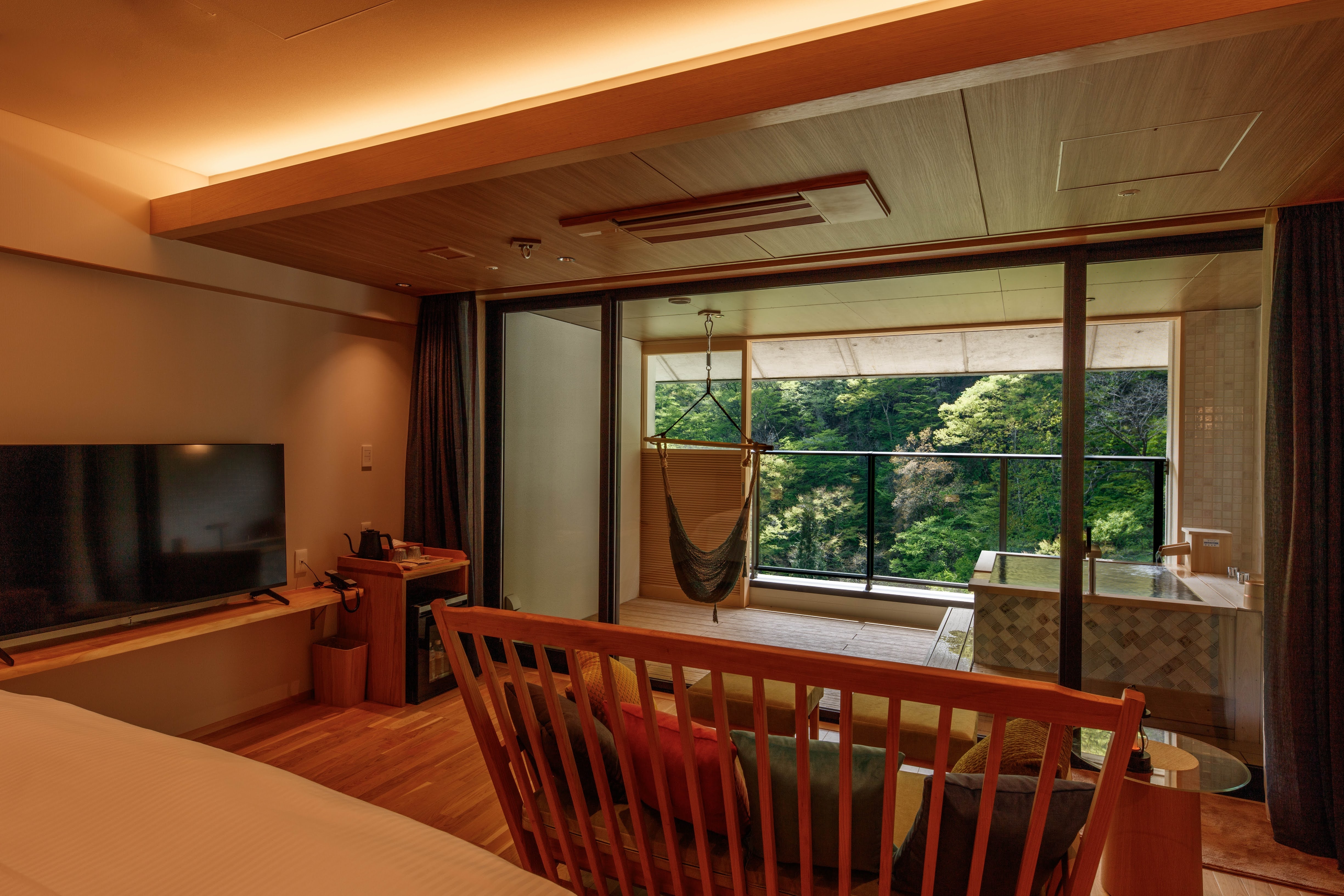 [Satoyama Seyryu 5th and 6th floor] Deluxe king double with open-air bath