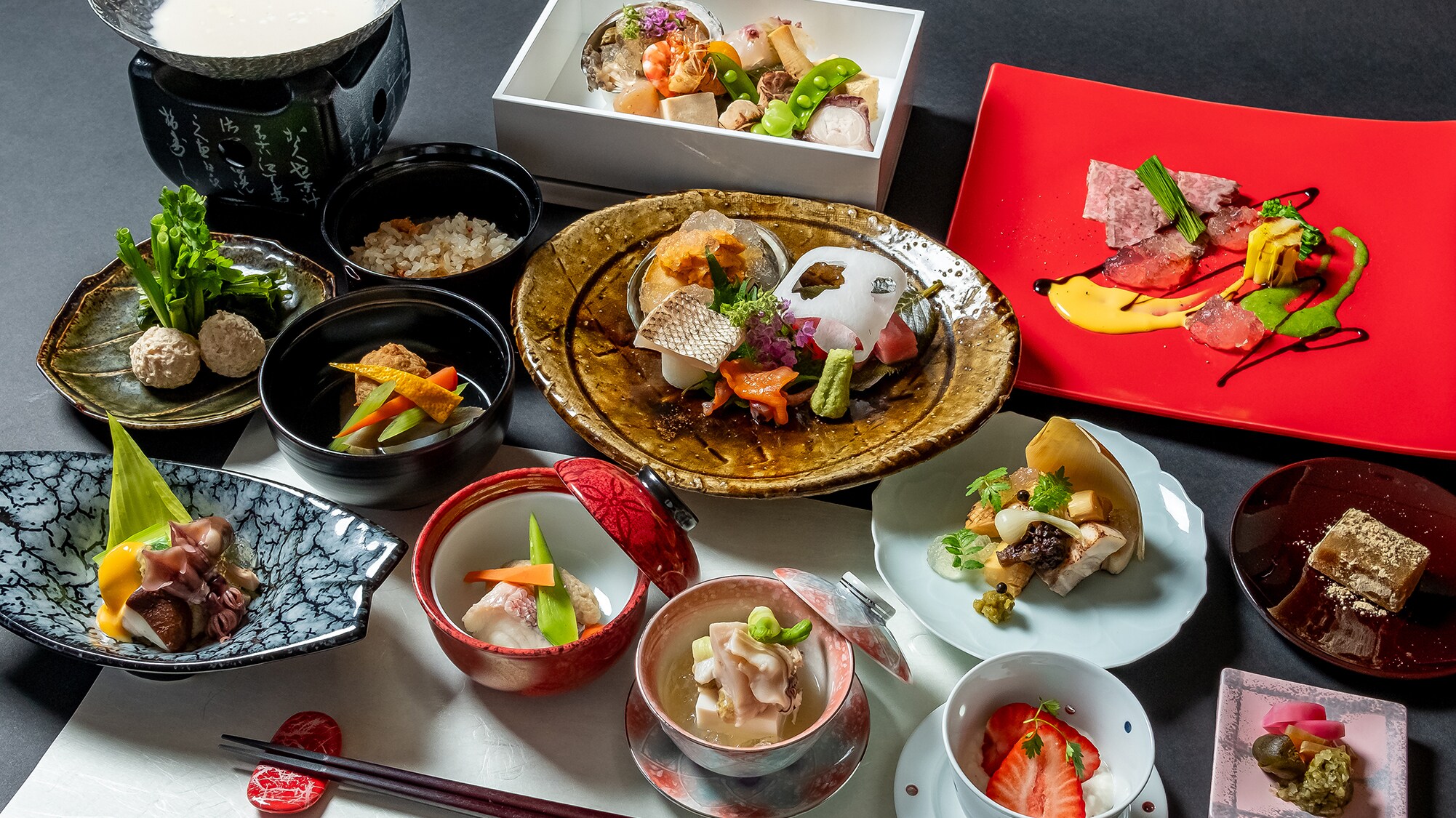 Original kaiseki cuisine carefully prepared using the seasonal flavors of the mountains and seas