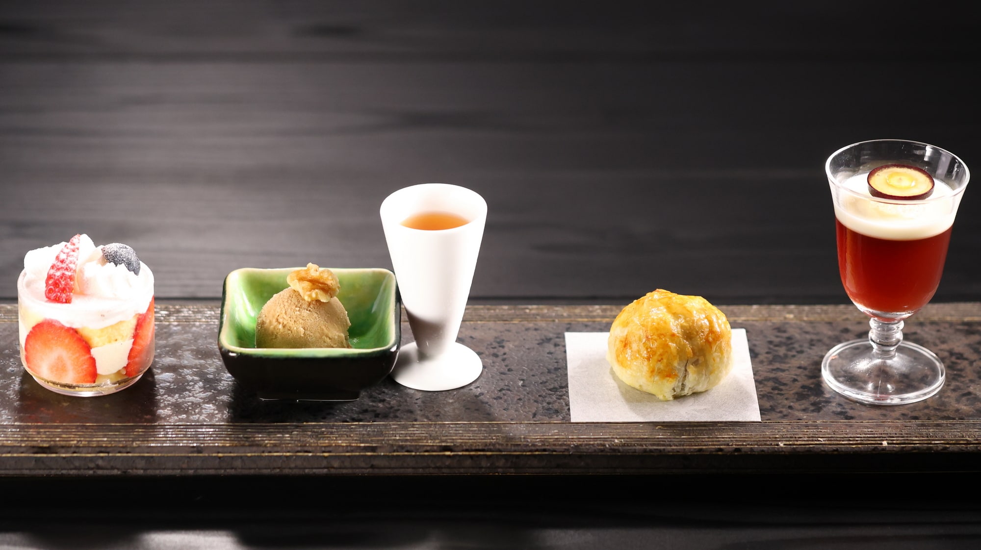 [Autumn 2026] Desserts / Four desserts inspired by literary figures and writers associated with Yugawara, along with Uji tea from Kyoto.