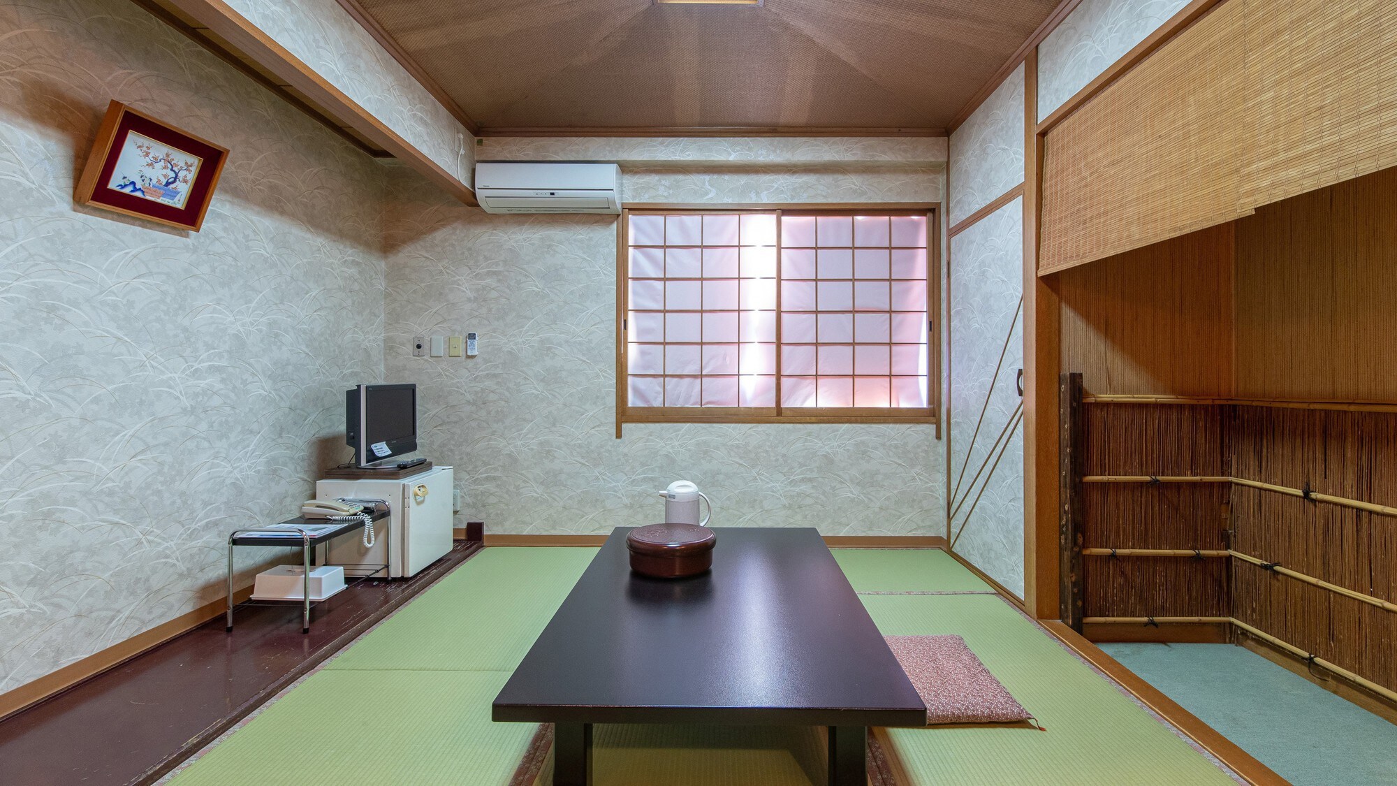 [Non-smoking] Japanese-style room for 1-2 people (with toilet and shared bathroom)