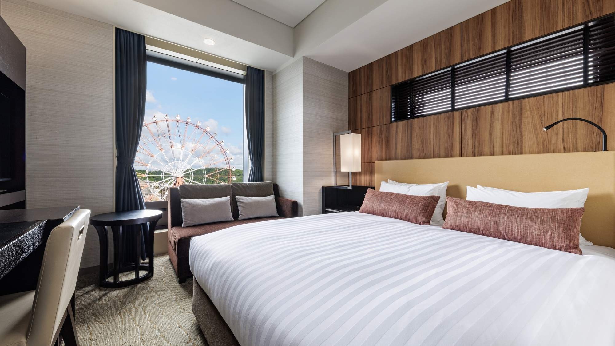 [Kagoshima Chuo Station side corner double room 22.2m²/bed width 160cm] The largest bed size in the hotel