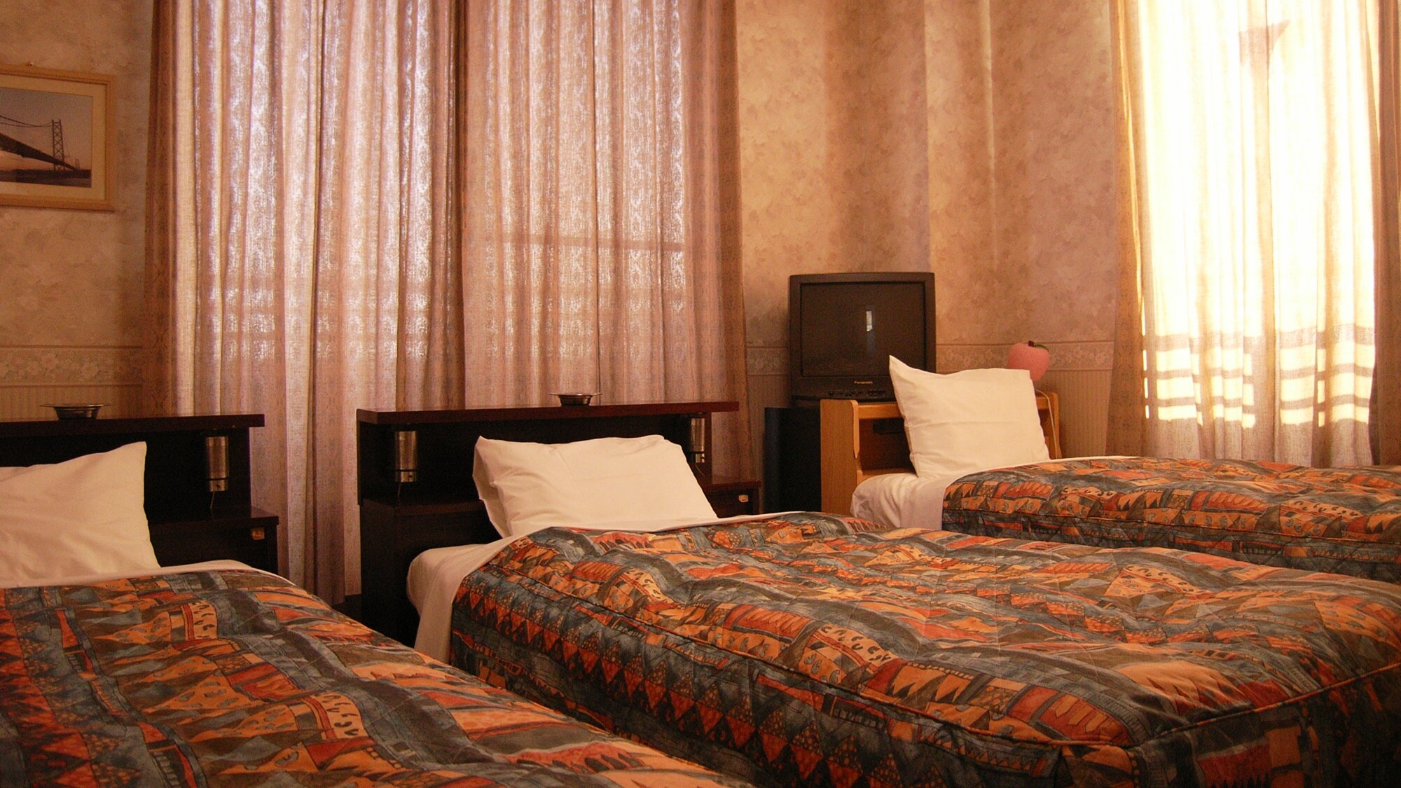 *[Room] Western-style room in the Heiseikan building.