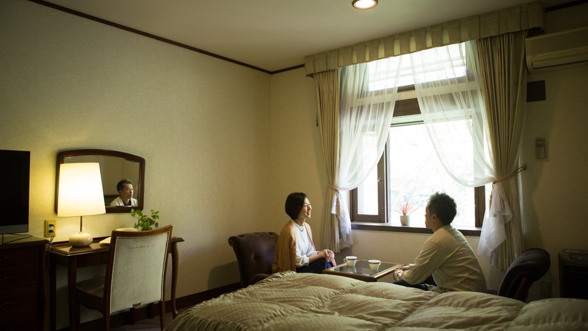 ※房間範例：坐在靠窗的座位上，一邊欣賞美景，一邊享受輕鬆的時光。