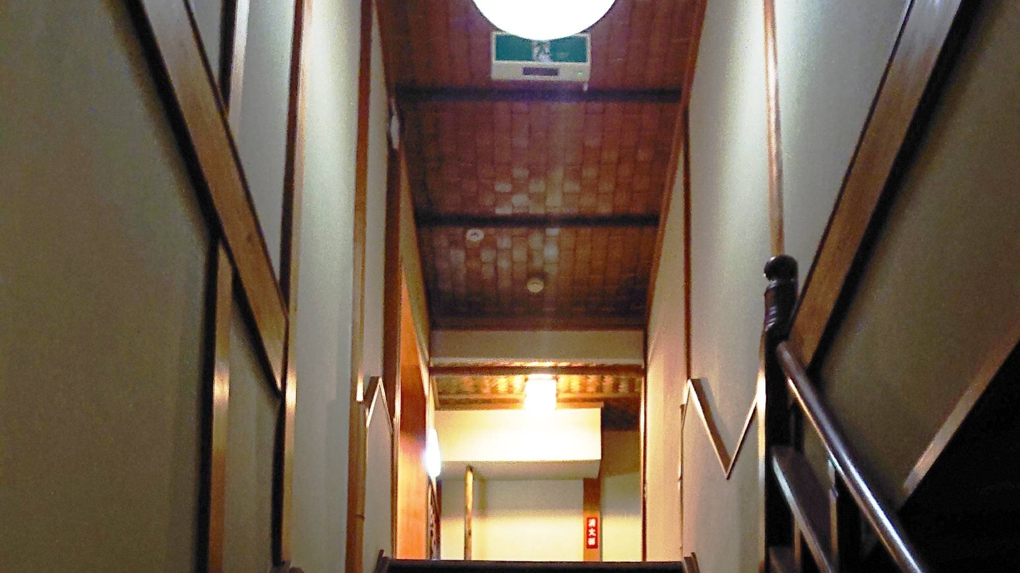 ・ Japanese-style room with 10 tatami mats (stairs)
