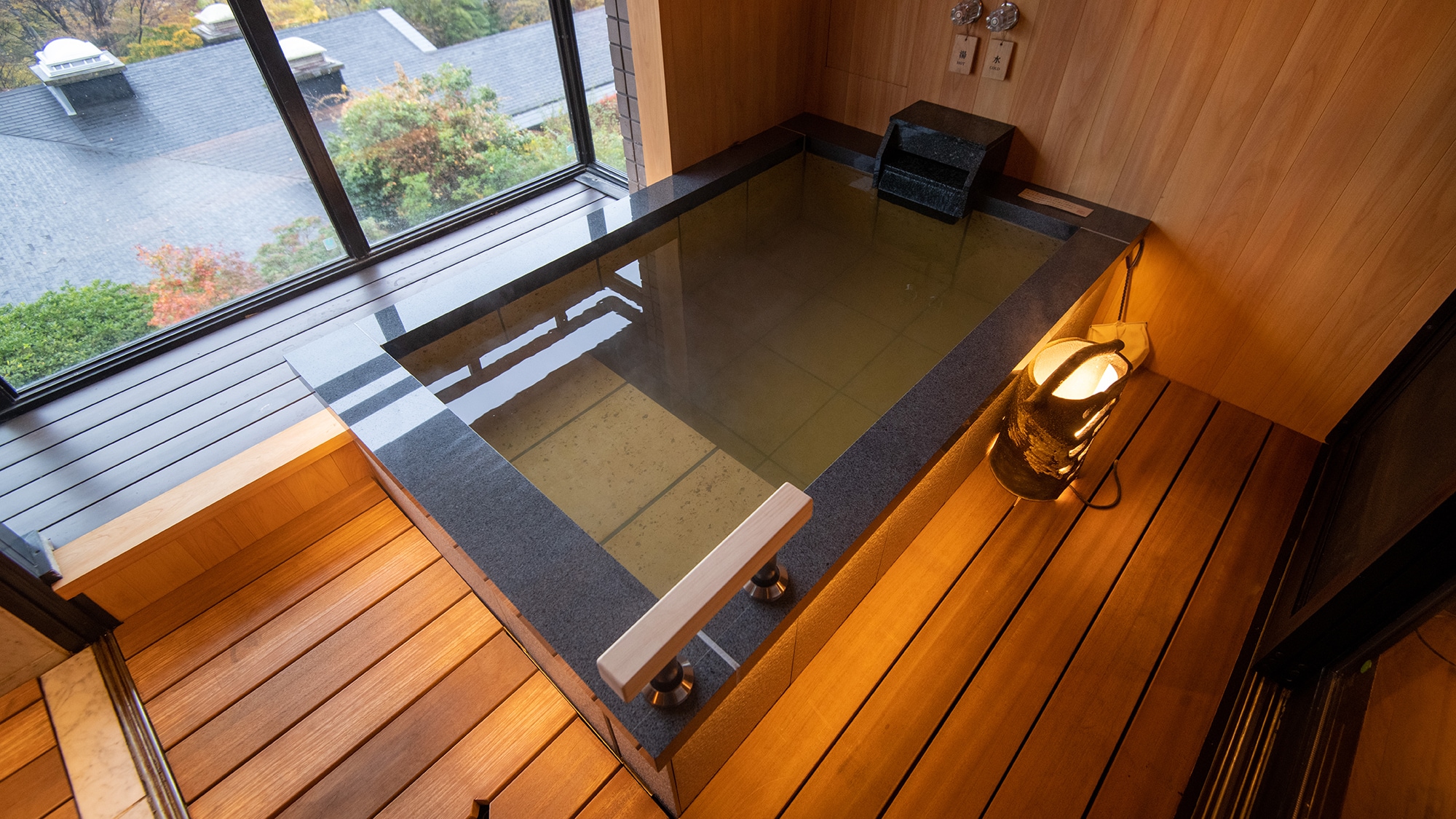 [With open-air bath] Japanese-style room (10 tatami mats) / 2nd floor