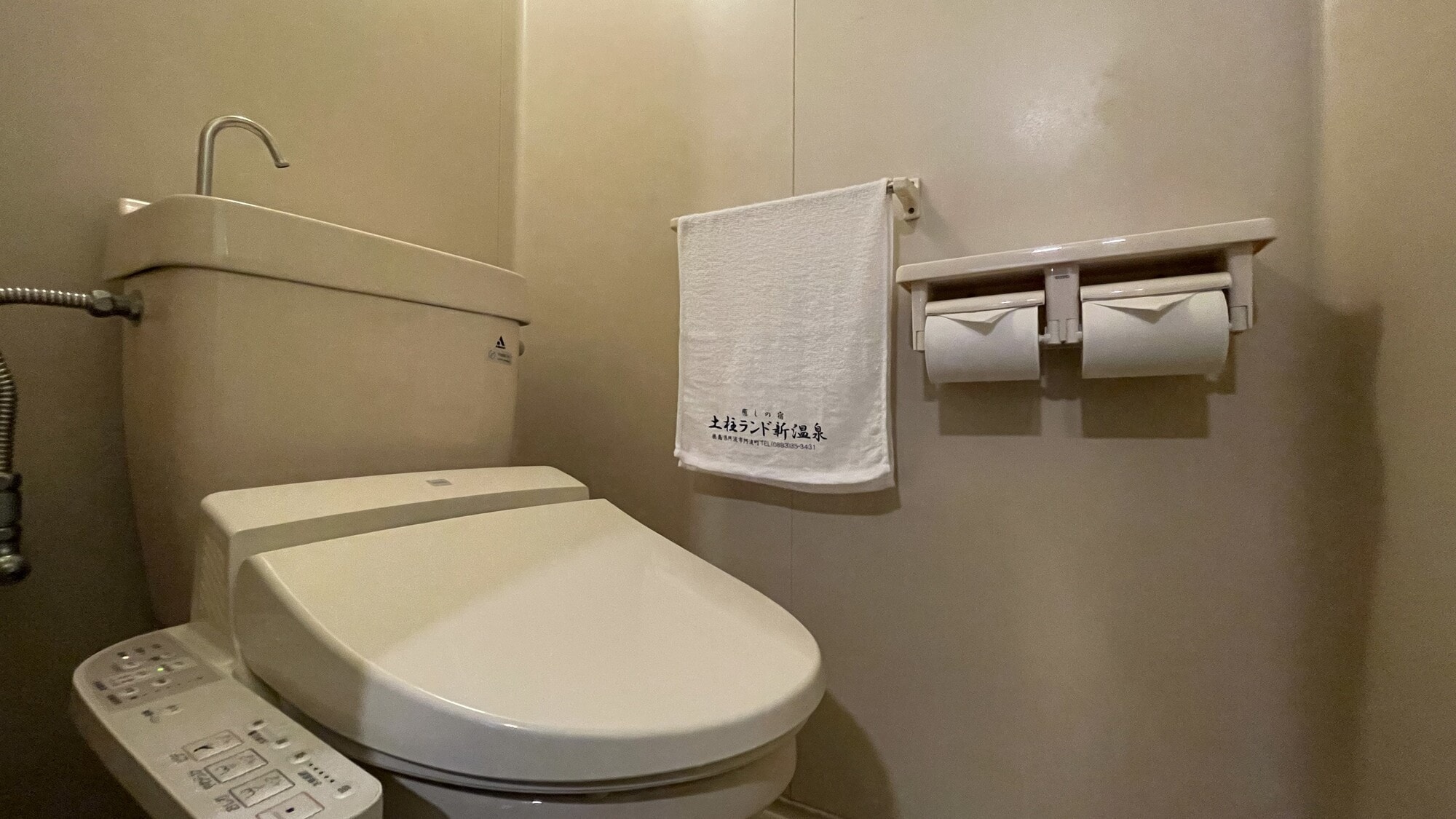 ■Some rooms are equipped with warm water washing toilets. (*Some rooms have shared toilets.)