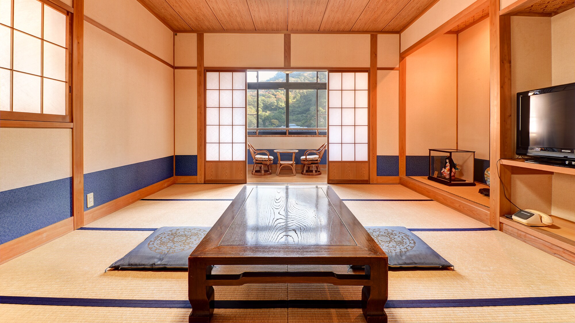 *Example of a guest room: A Japanese-style room with a refreshing view of the sky from the window. Recommended for families.