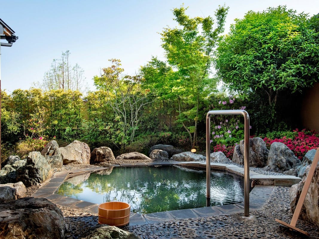 ■ 特別房間“梅” ■ 帶露天浴池的日式和西式房間