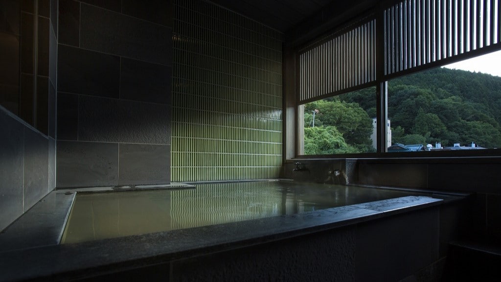 [Semi-Suite Yu] Pemandangan dari kamar mandi (siang hari)