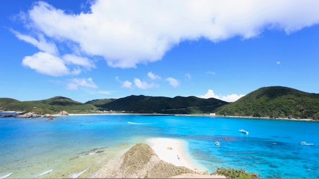 尽情享受渡嘉敷岛的海洋!