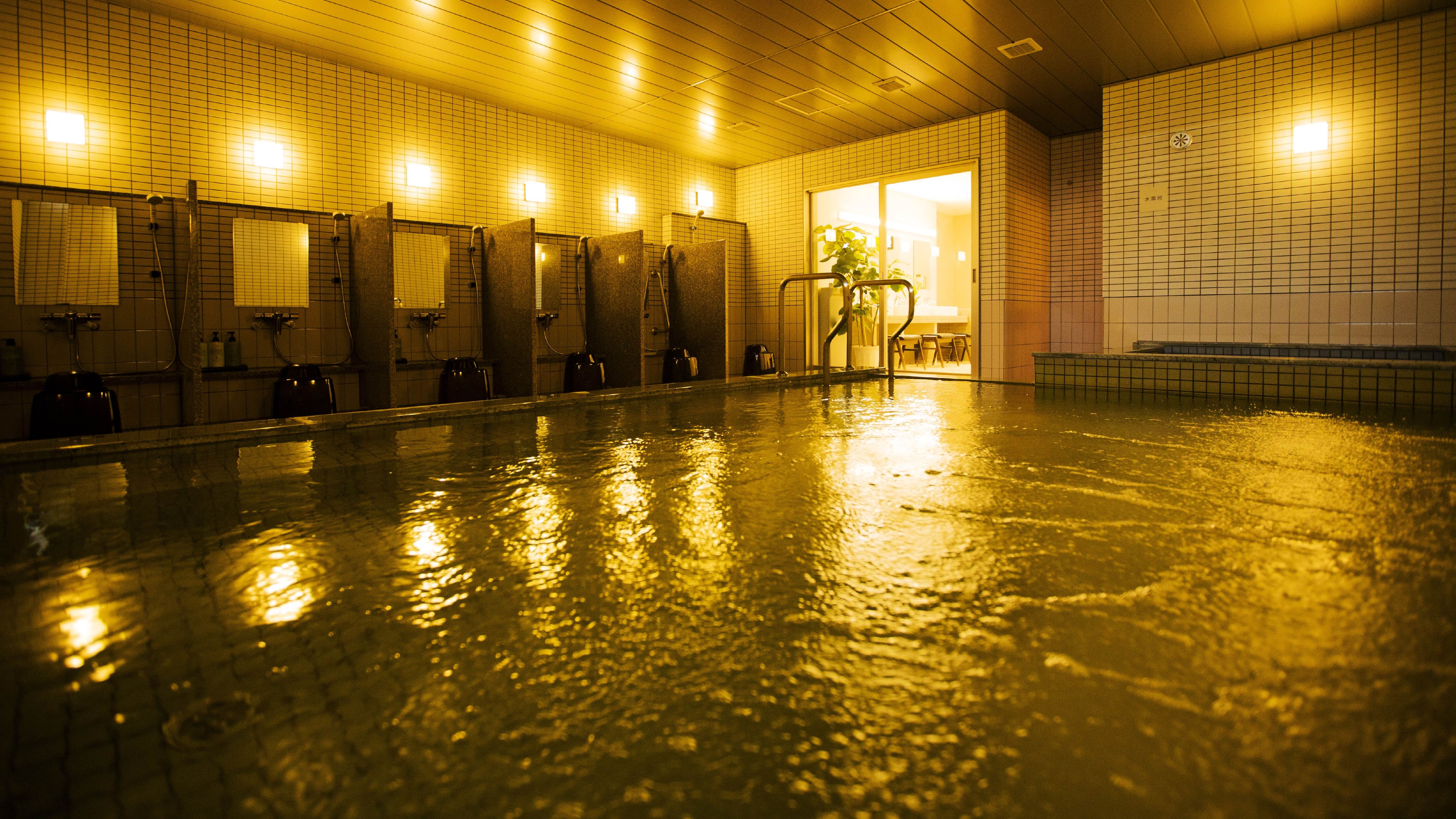 ■Large public bath for men only■ The water is boiled from high-quality well water in Kyoto.