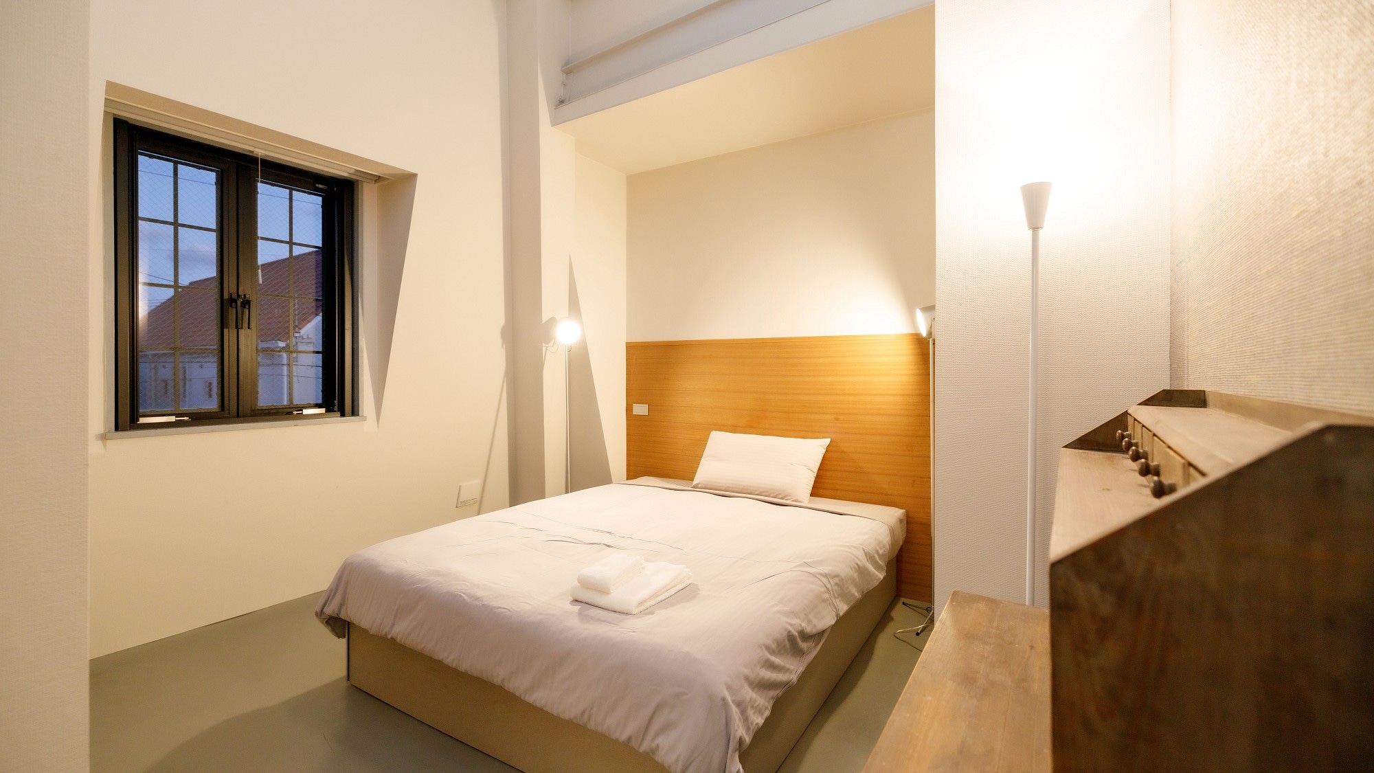 [Deluxe Double] The bed is large enough to accommodate two people.