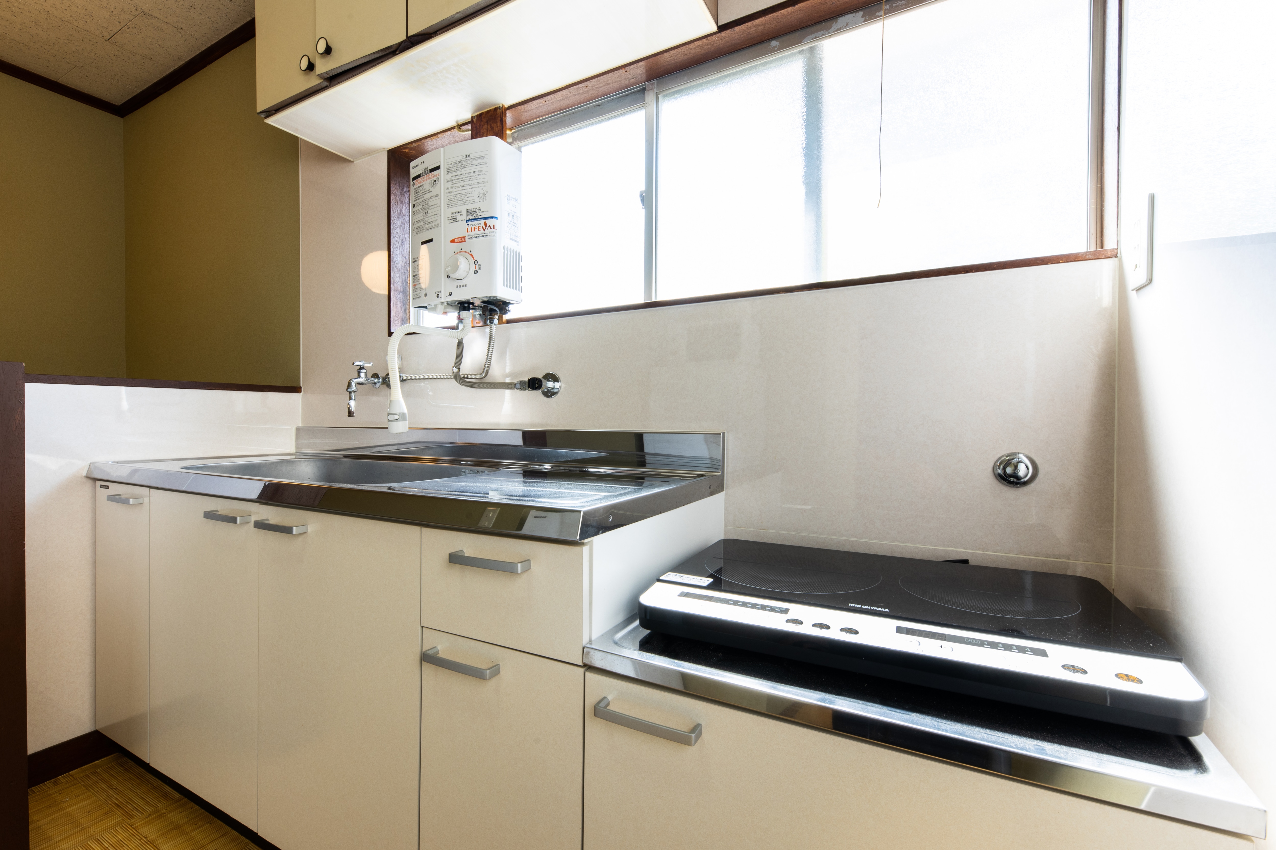Kitchen (2nd floor)