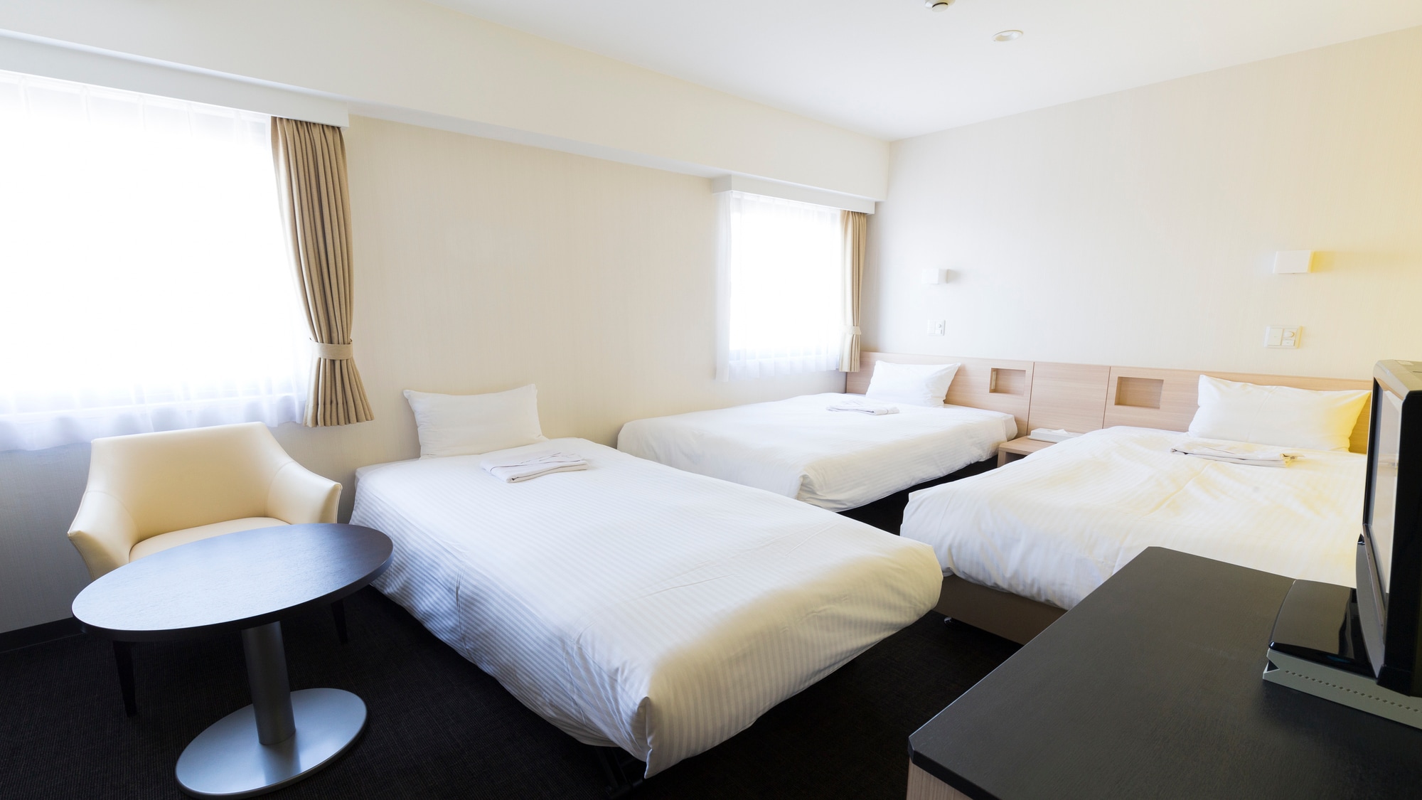 Triple room << Bed width 120 cm & times; 2 units 100 cm & times; 1 unit >>