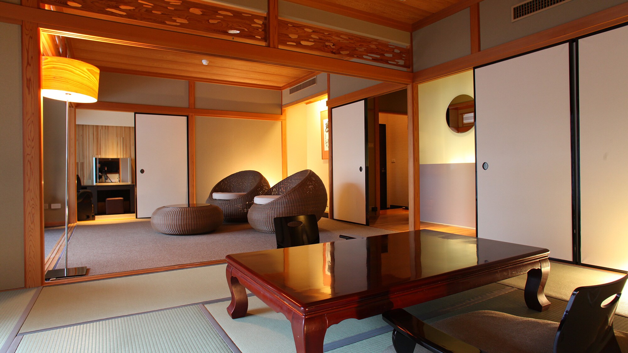 [Mizubasho] Enjoy a relaxing holiday in a spacious Japanese-style room. You can enjoy the four seasons of Hakone from the balcony.