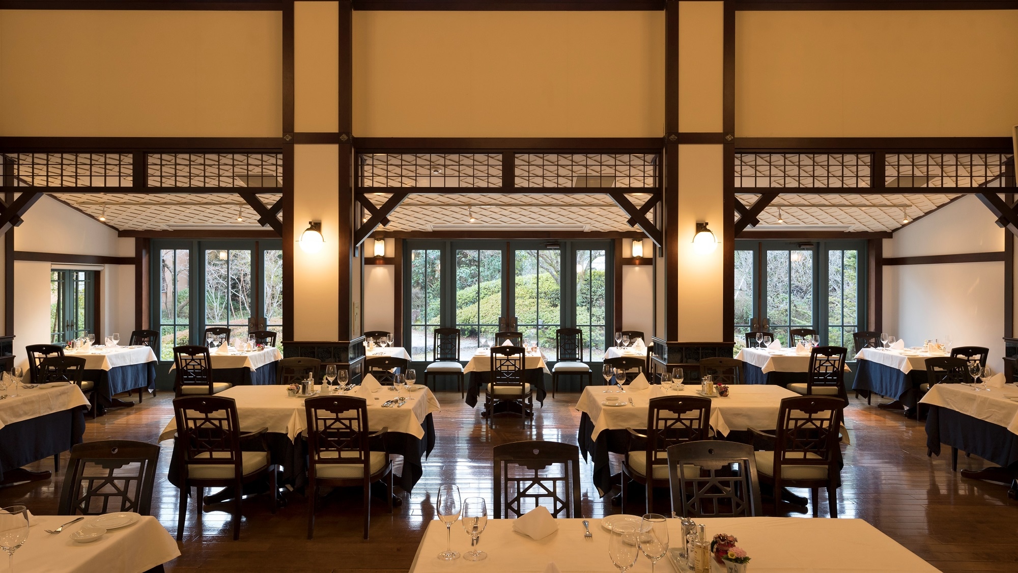 Restaurante 意為“TRE CORONE”