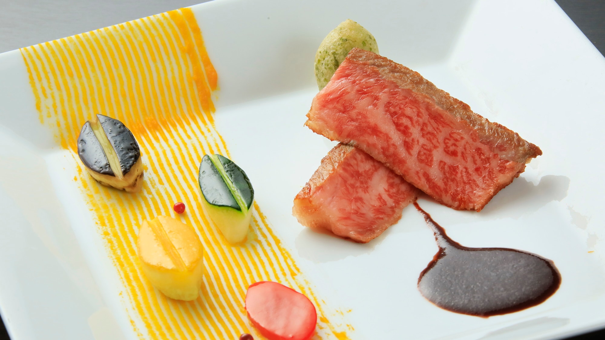 【高级怀石料理】主菜是特选黑毛和牛牛排 *示例