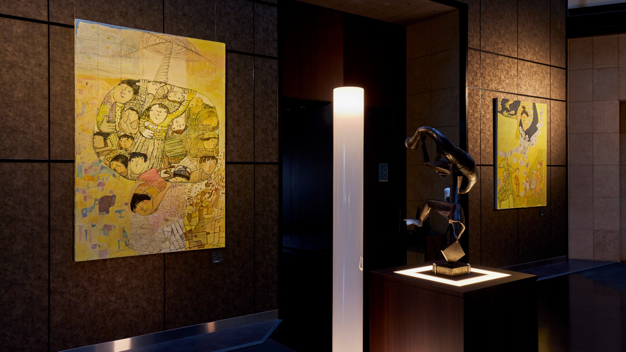 【藝術展覽】館內展出藝術品400餘件。 