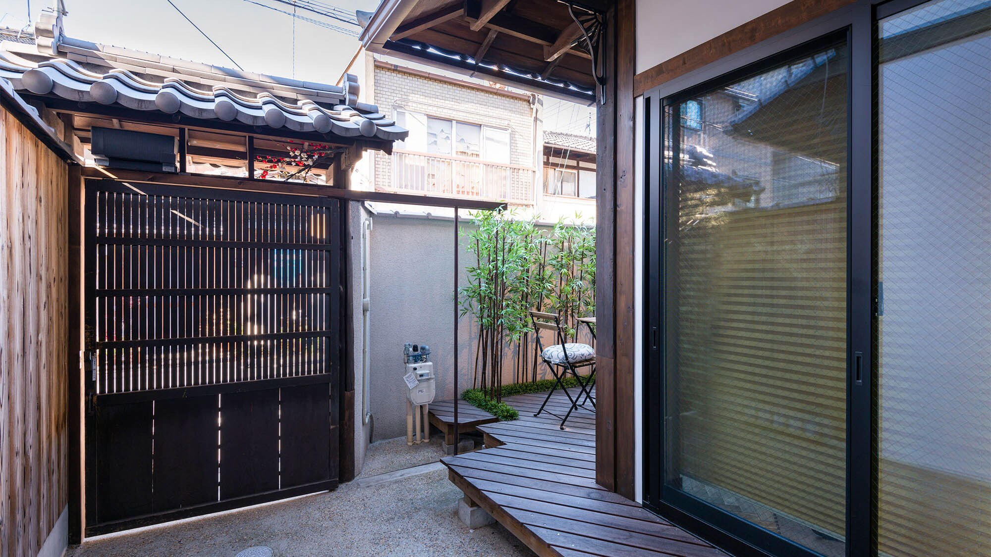 ・There is a wooden deck just inside the gate.